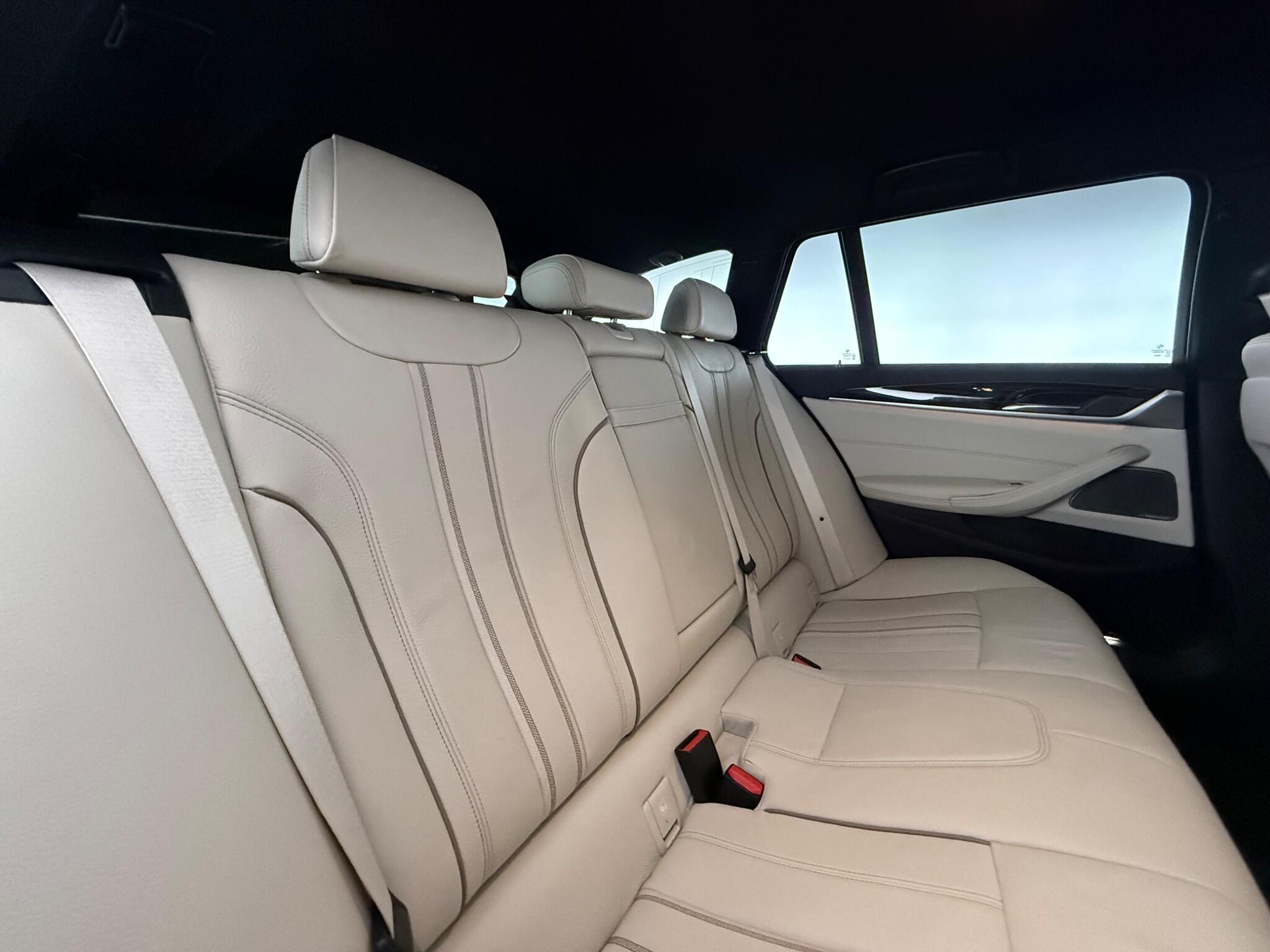 BMW 5 Series view 35