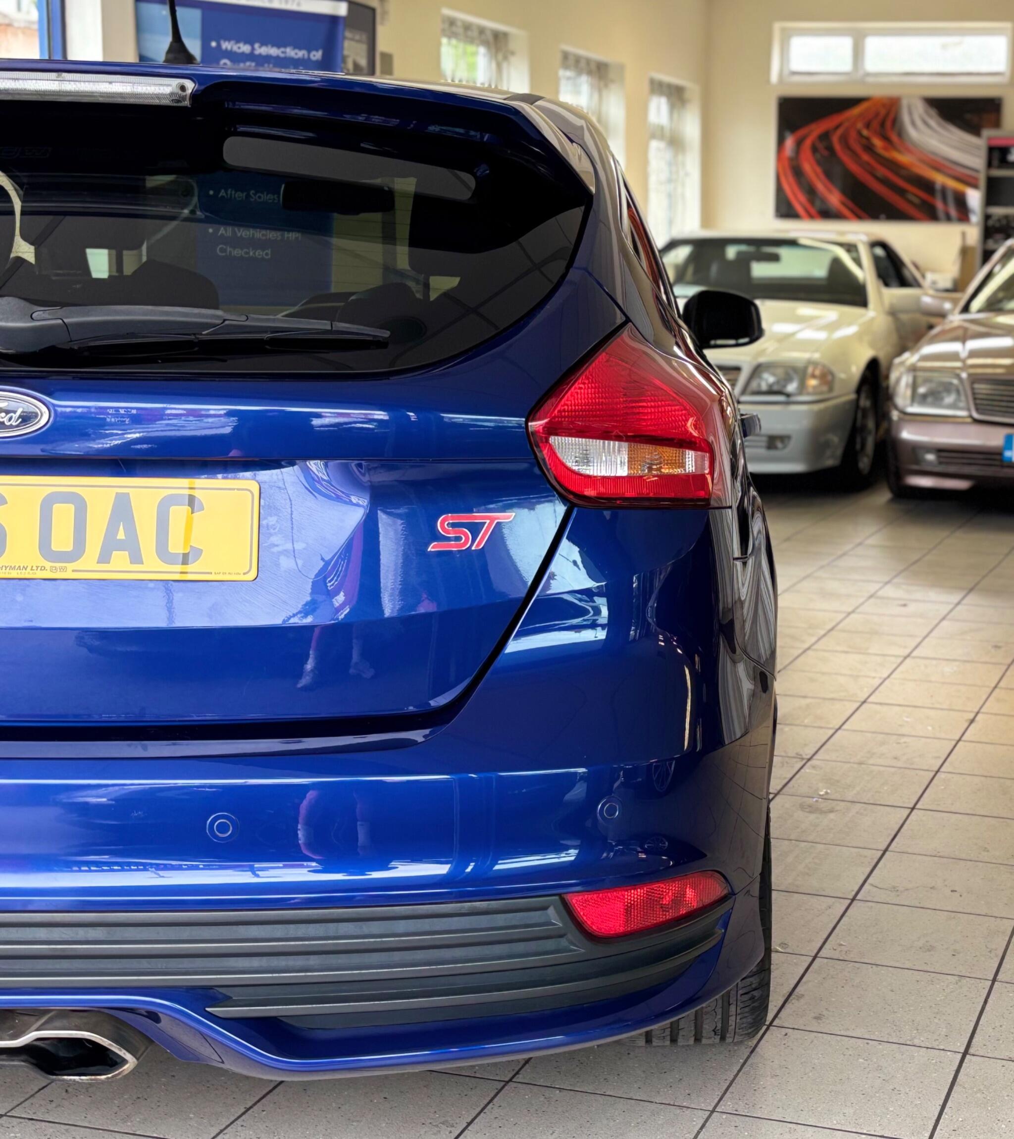 Ford Focus view 11
