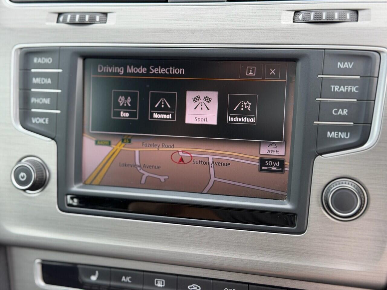 Volkswagen Golf view 34
