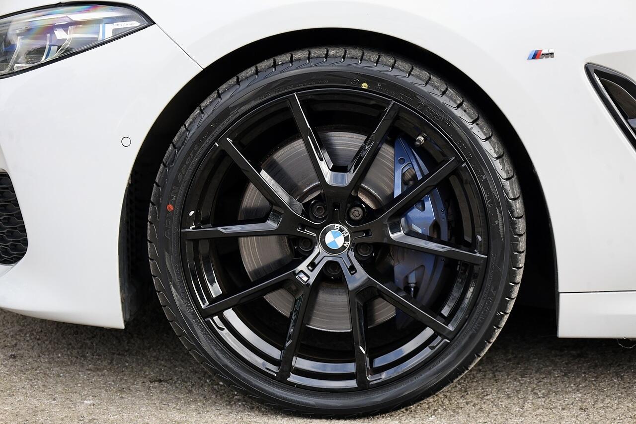 BMW 8 Series view 41