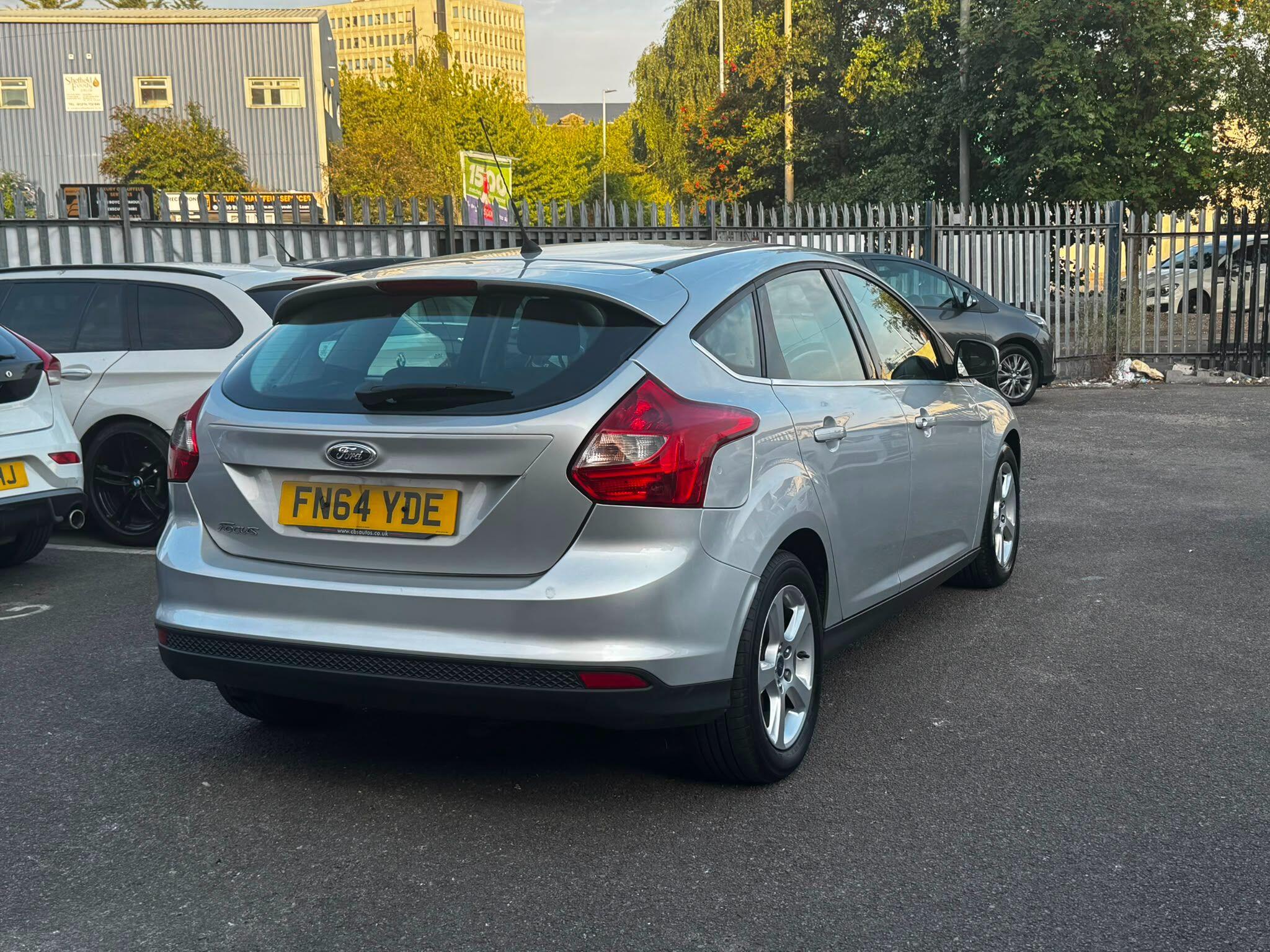Ford Focus view 10