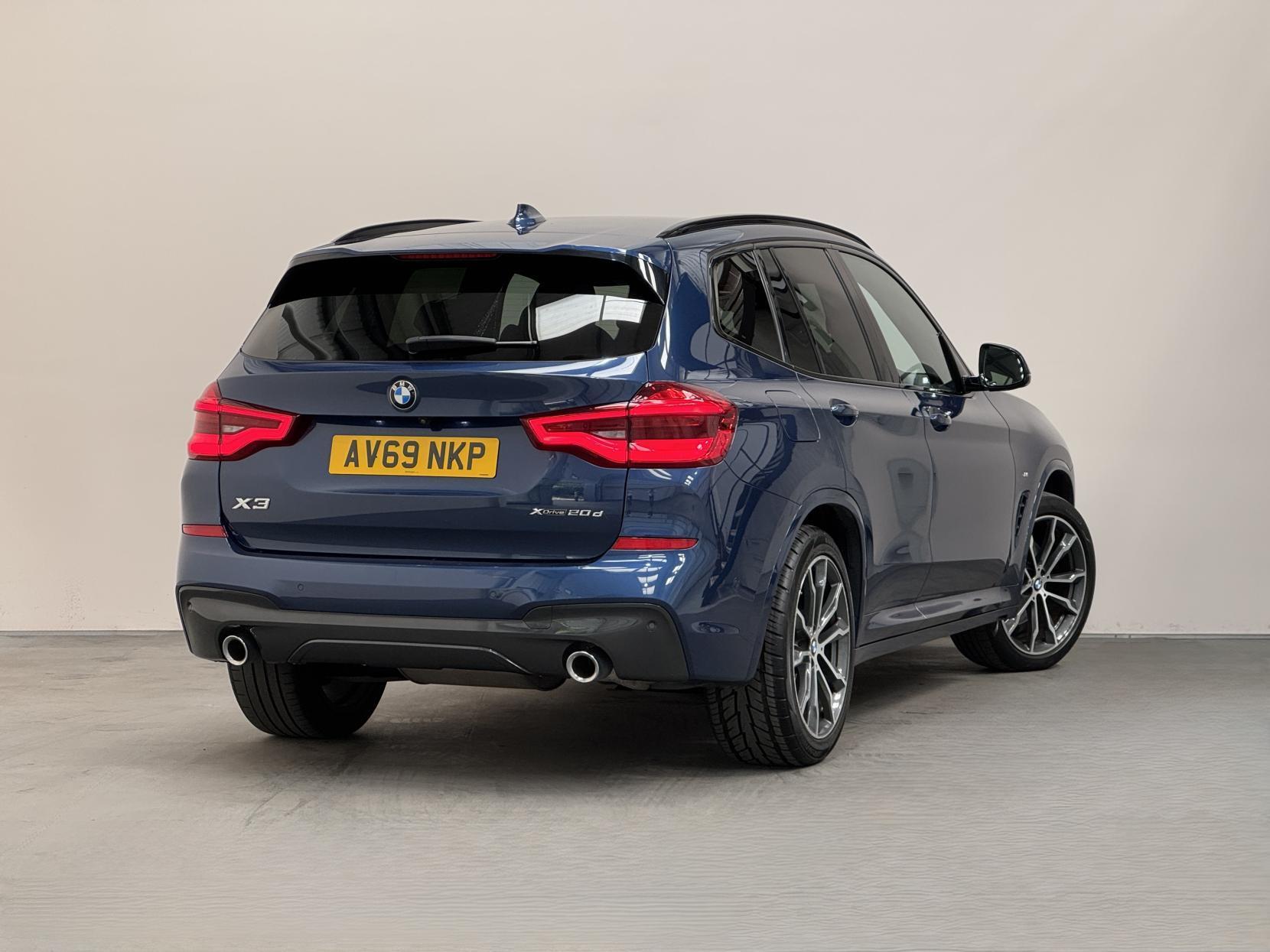 BMW X3 view 12