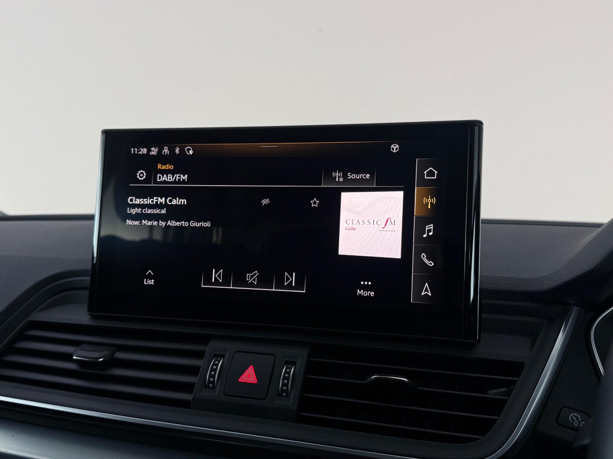 Audi Q5 view 25