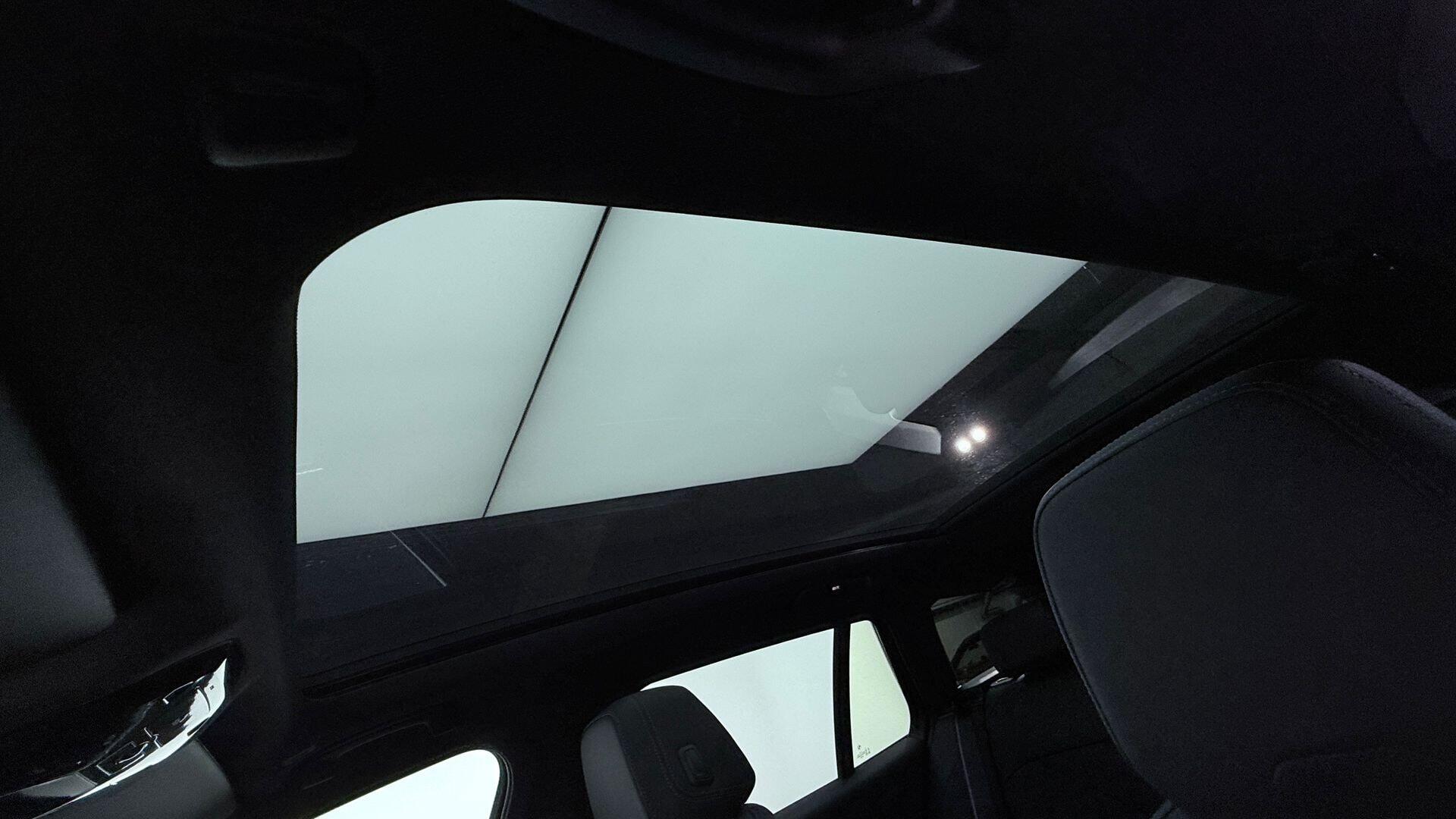 BMW 5 Series view 21
