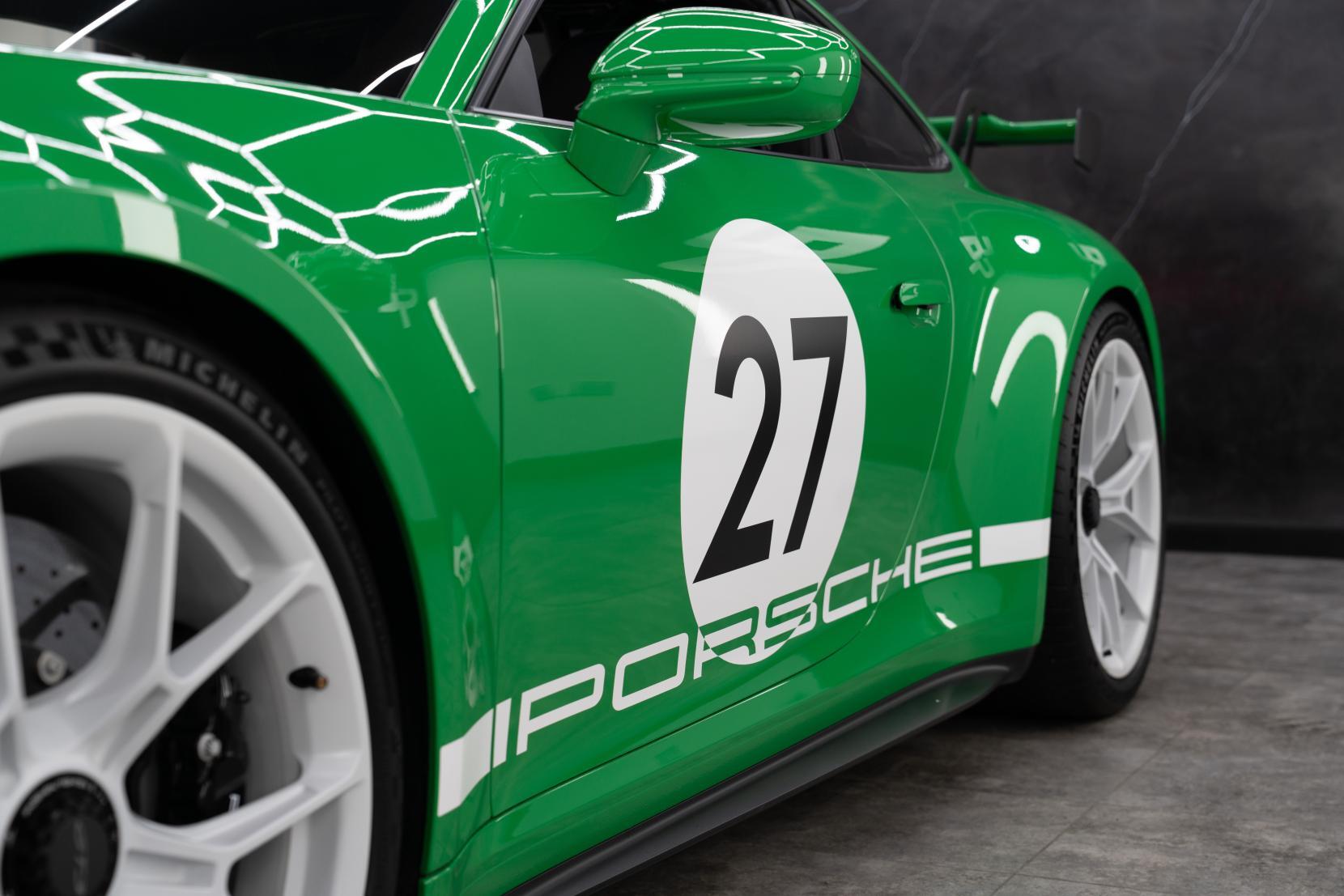 Porsche 911 view 33