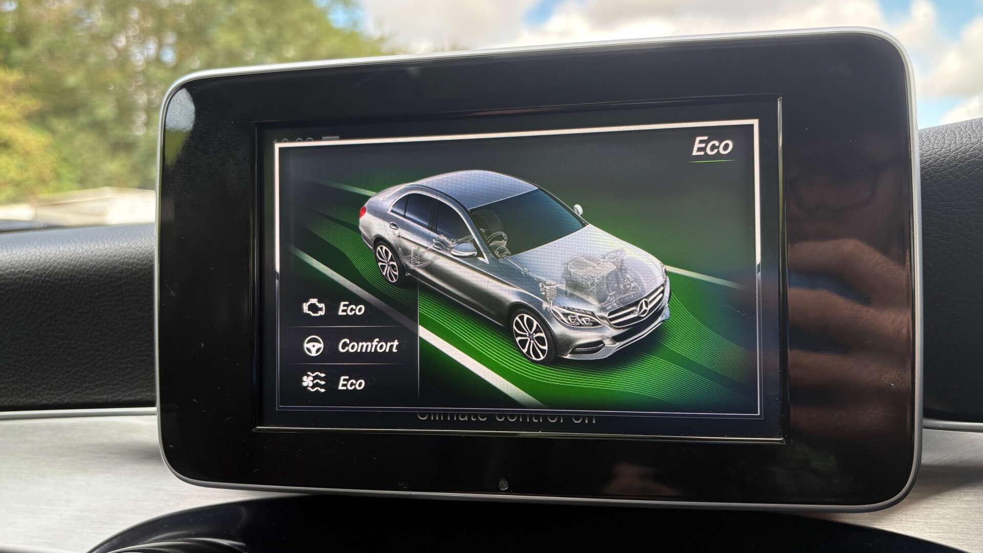 Mercedes-Benz C-Class view 37
