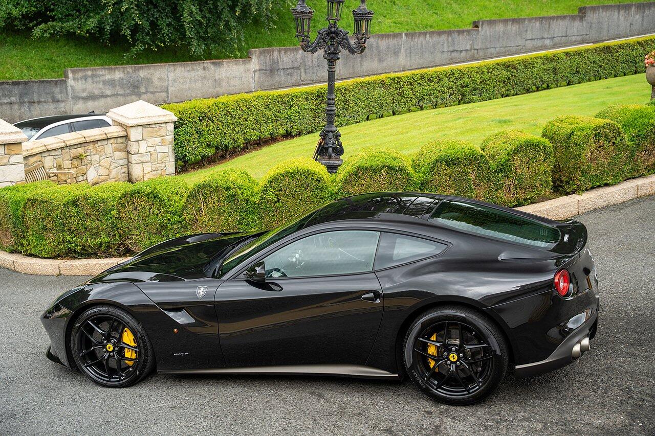 Ferrari F12 view 113