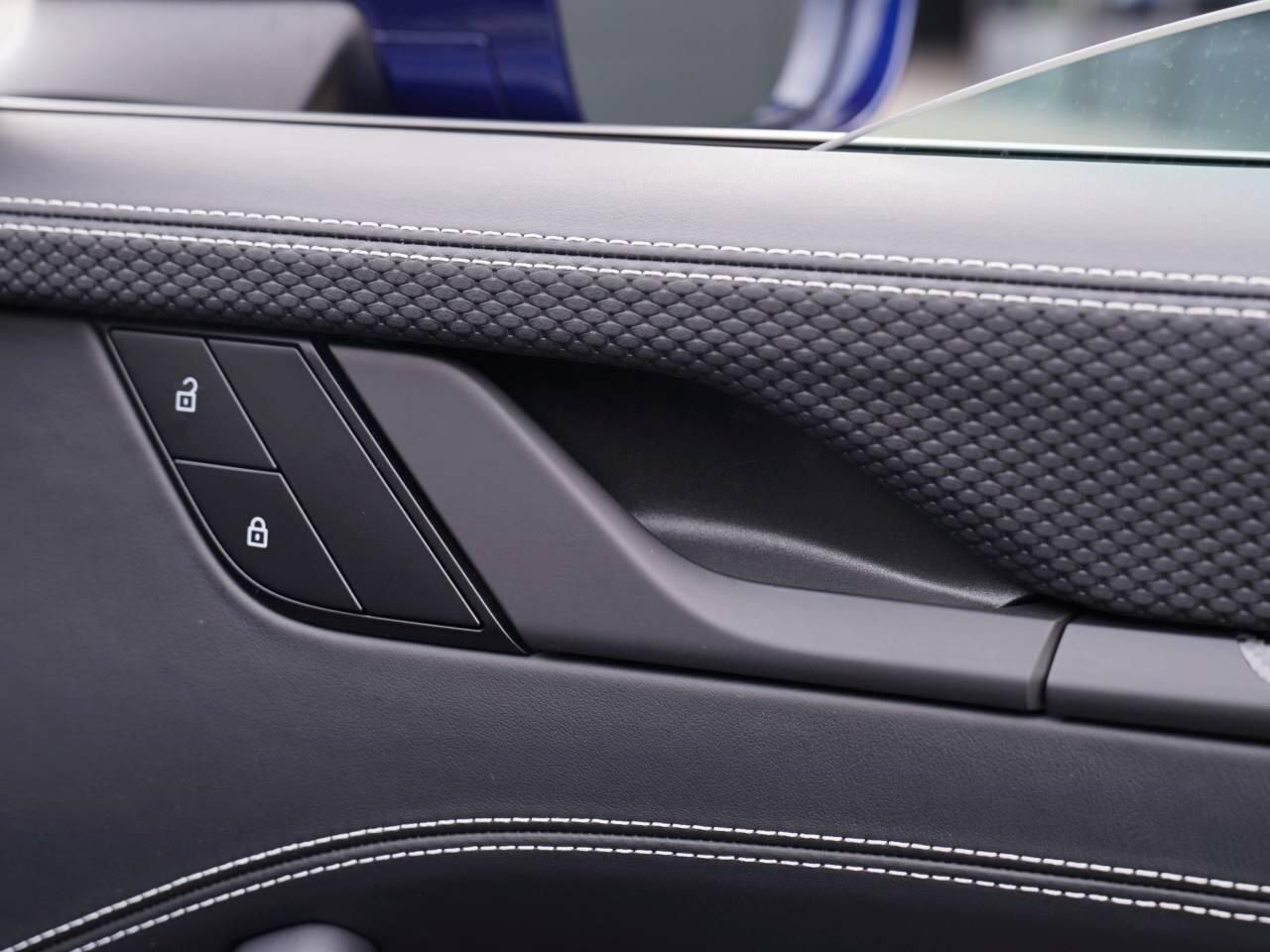 Porsche 911 view 47