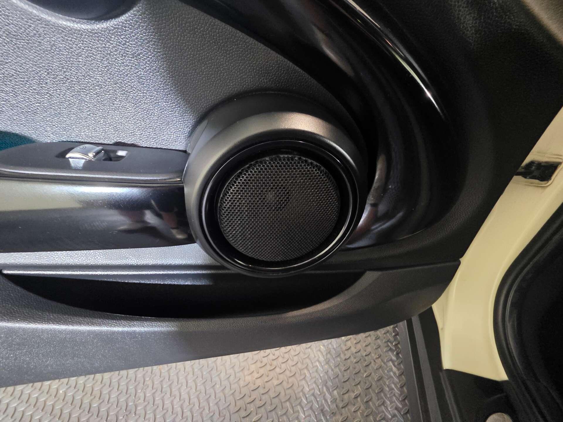 Mini Hatch view 42