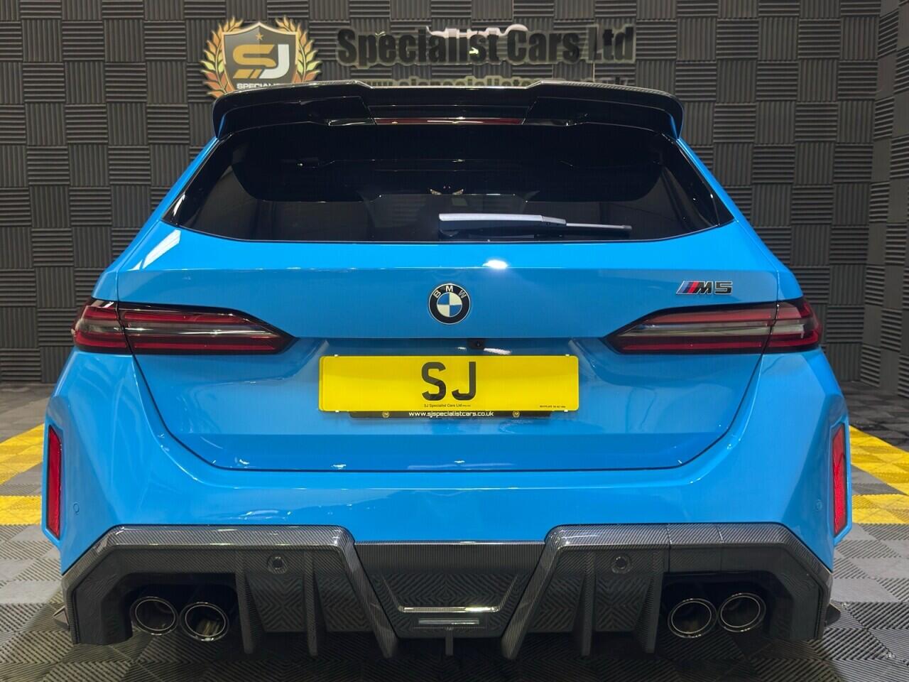BMW M5 view 4