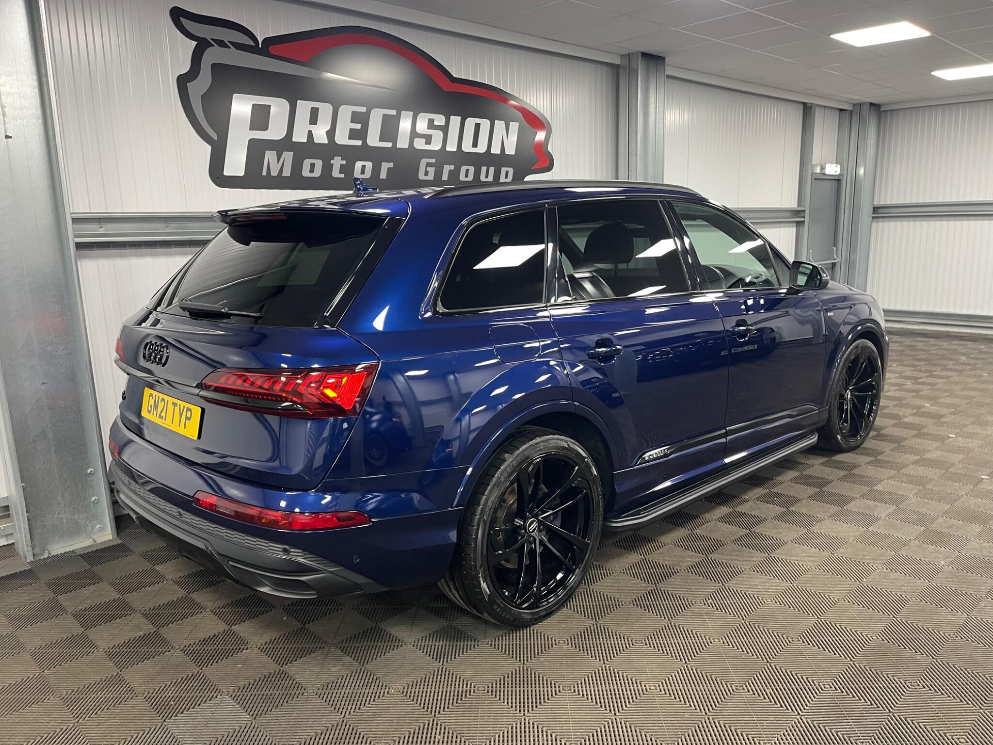 Audi Q7 view 28