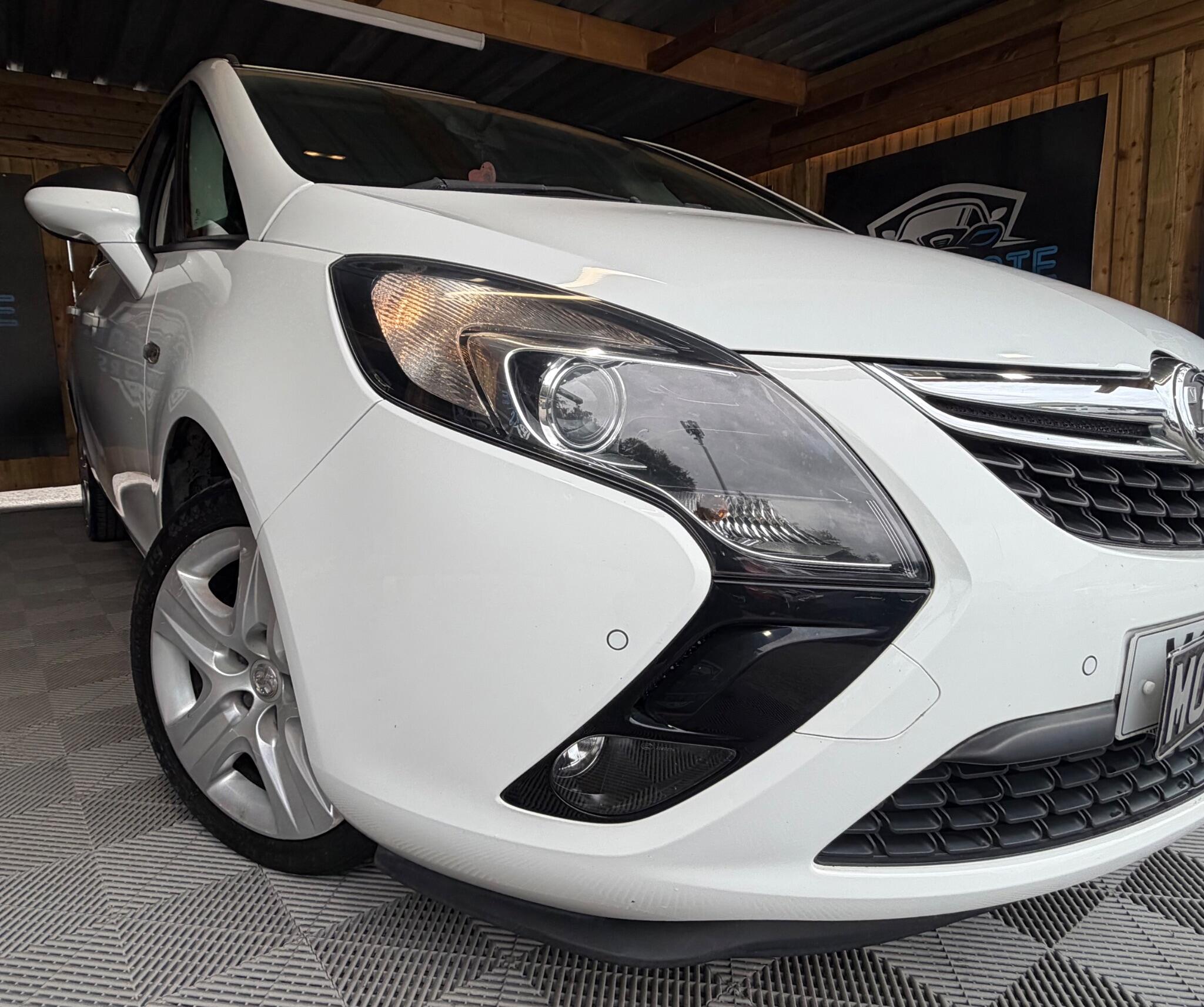 Vauxhall Zafira Tourer view 3