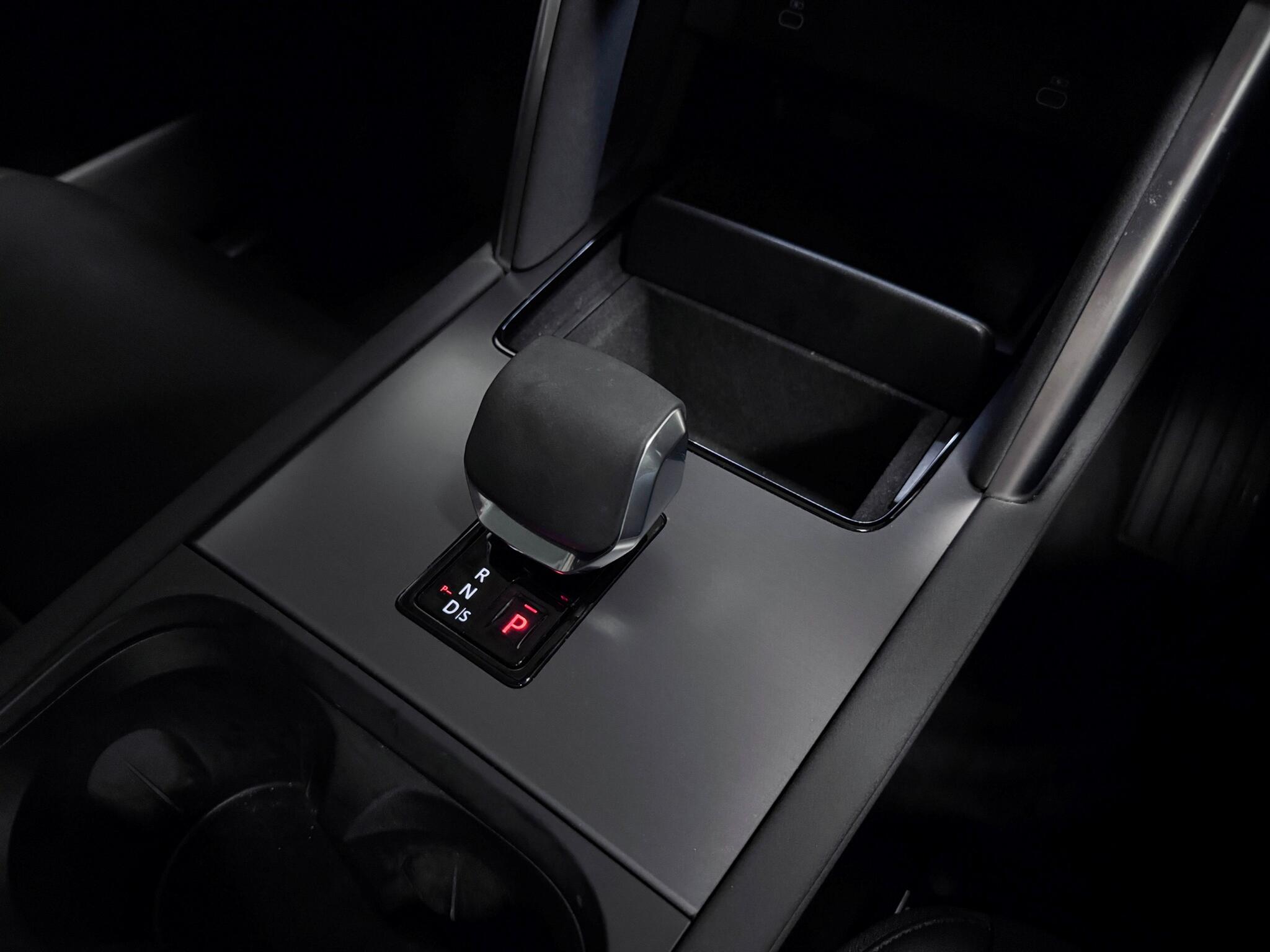 Land Rover Discovery Sport view 39