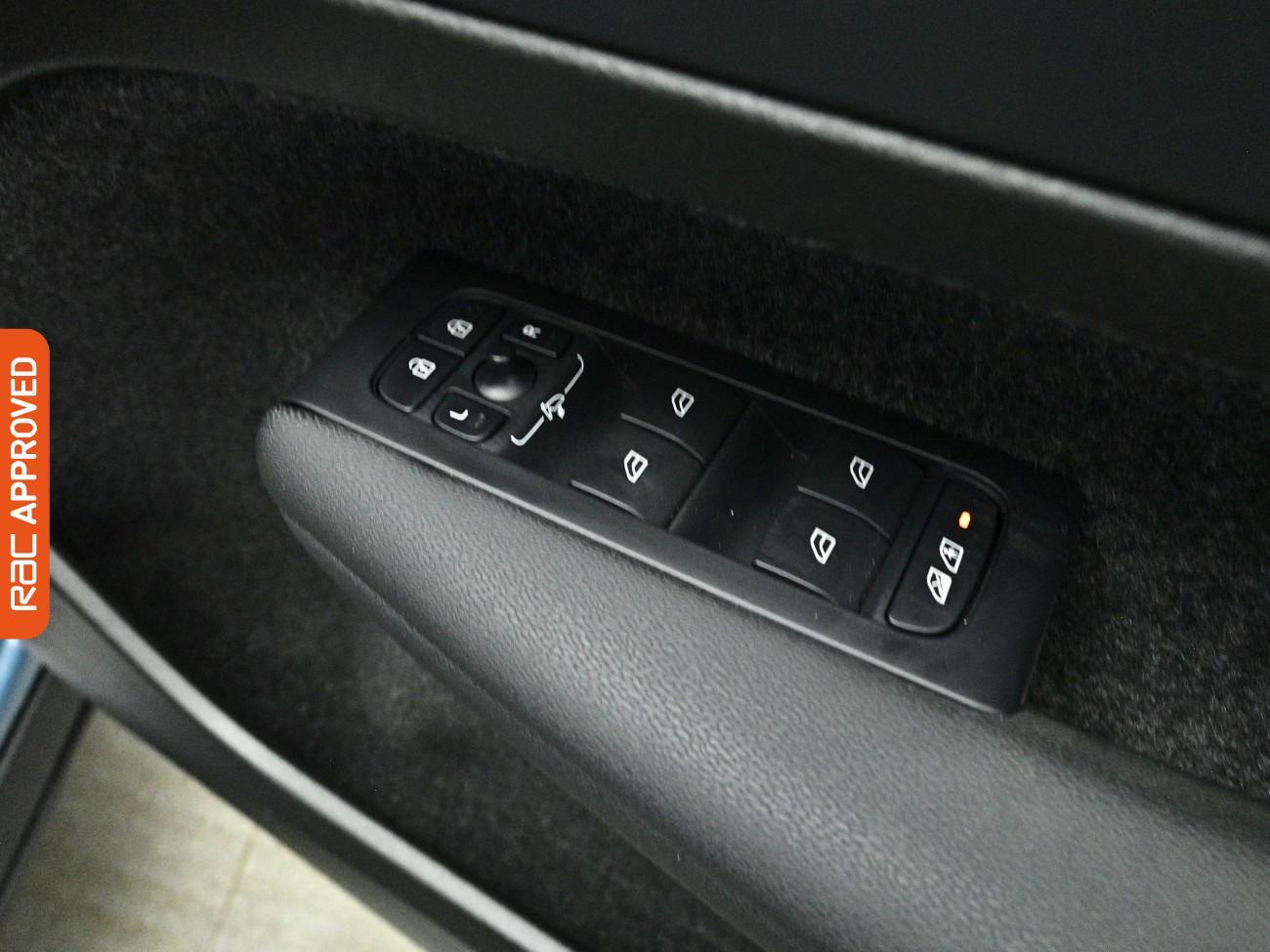 Volvo XC40 view 26
