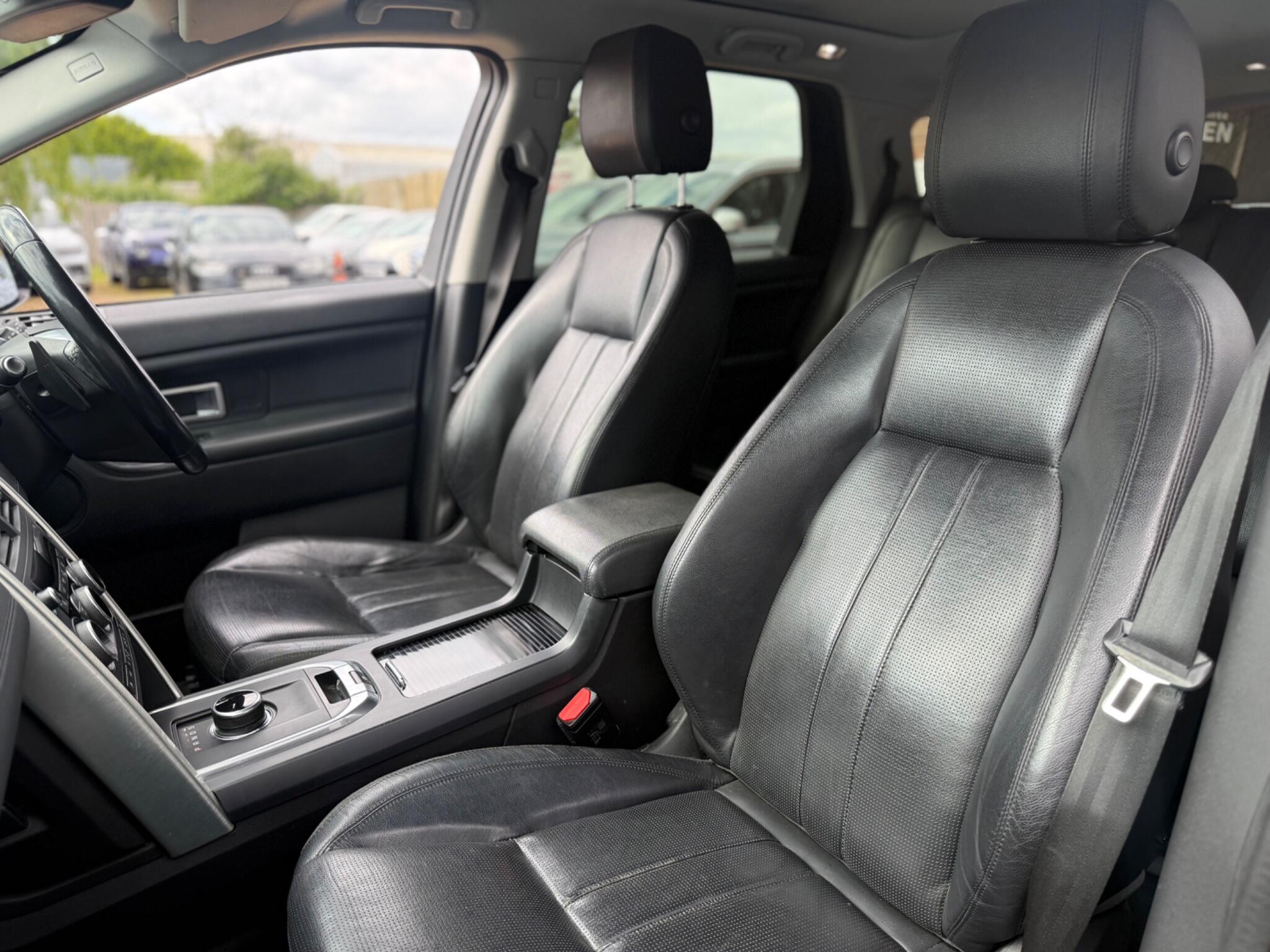 Land Rover Discovery Sport view 42