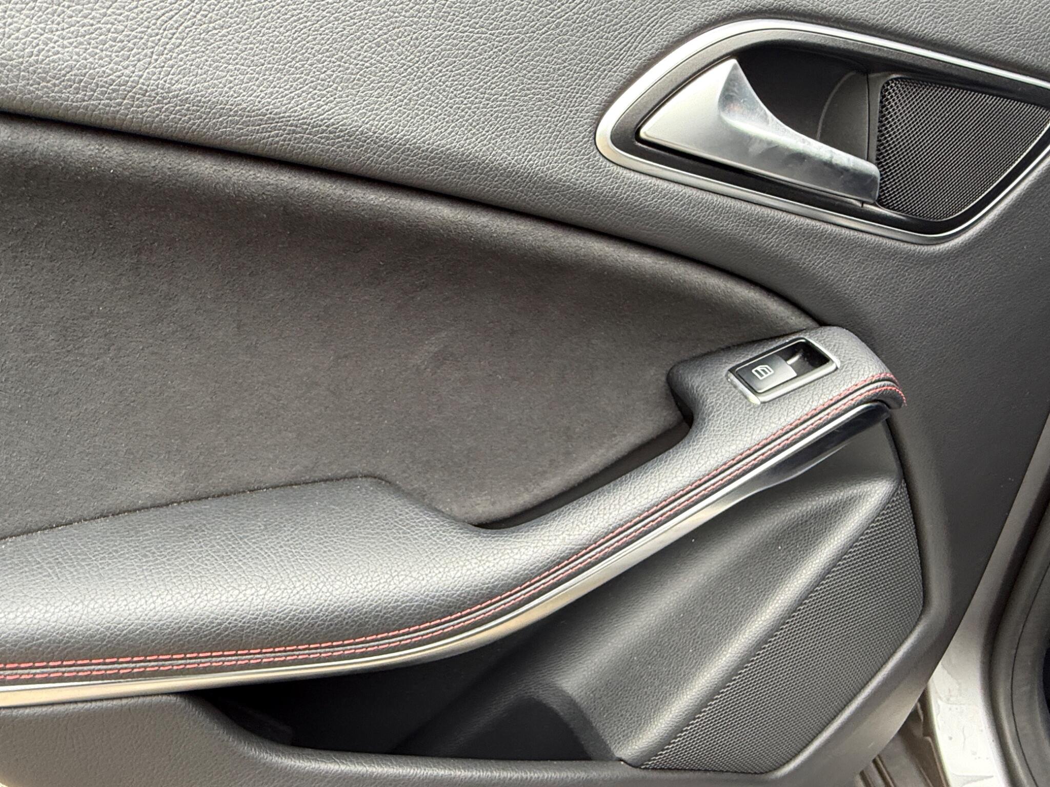 2015 Mercedes-Benz CLA image 33