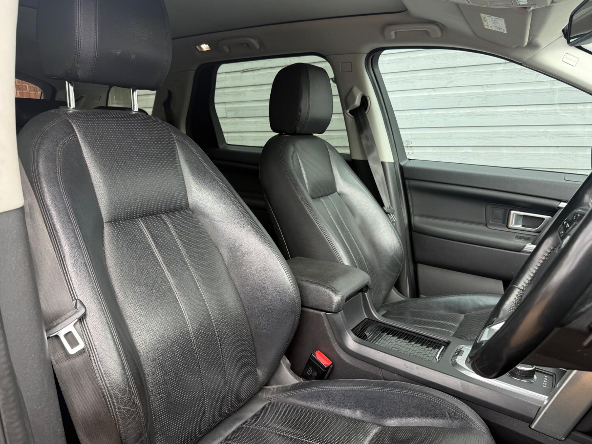 Land Rover Discovery Sport view 19