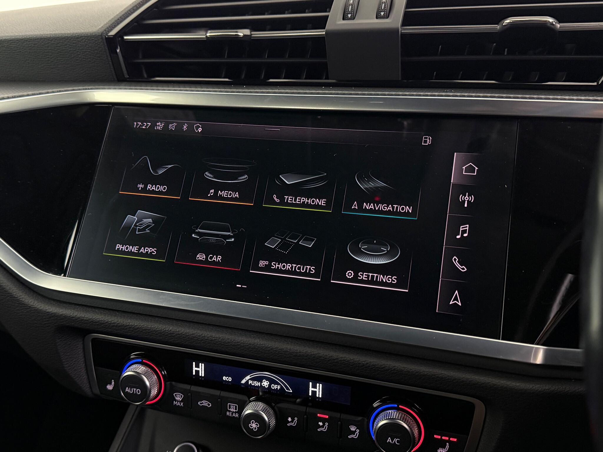 Audi Q3 view 30