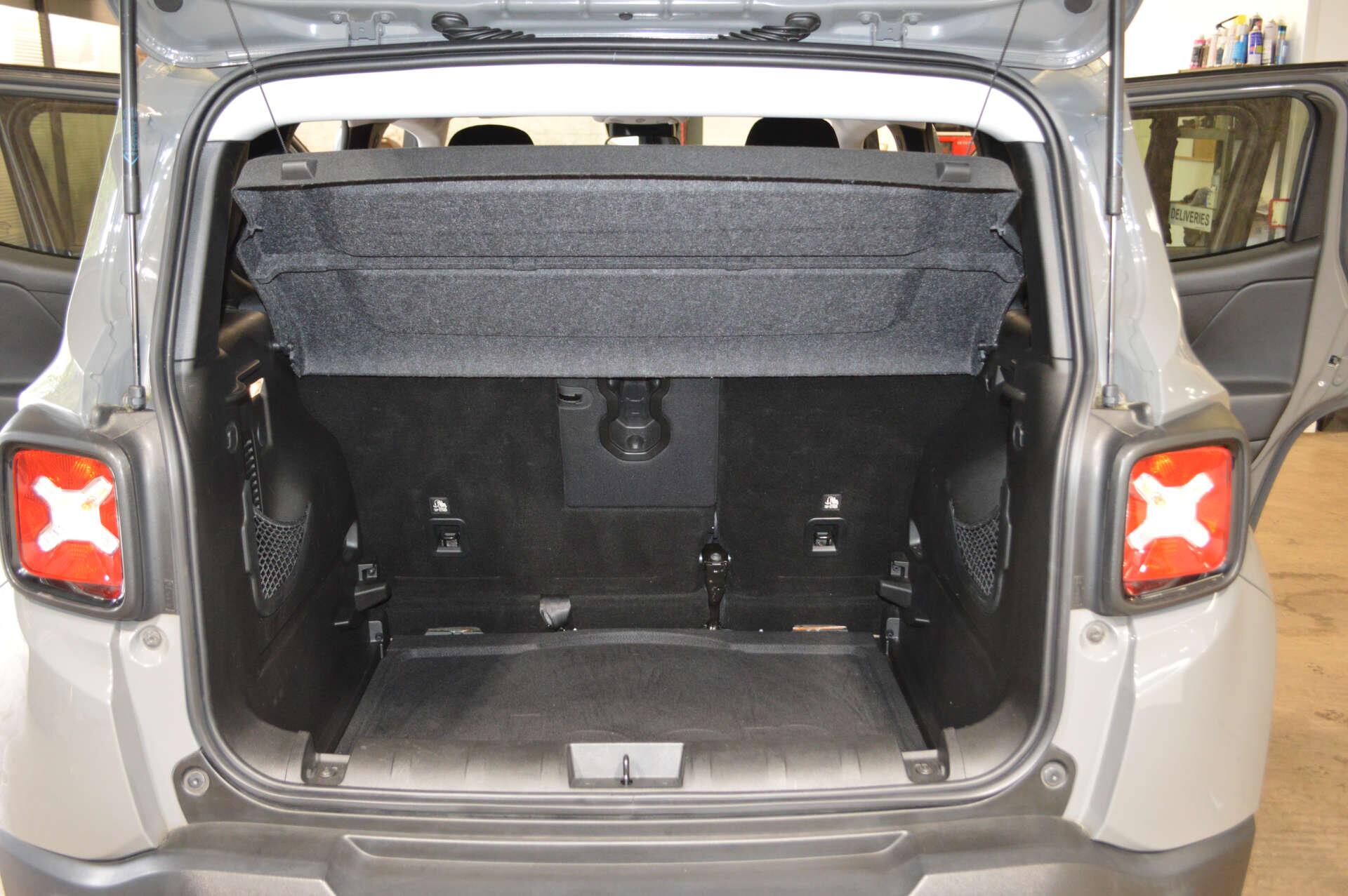 Jeep Renegade view 27