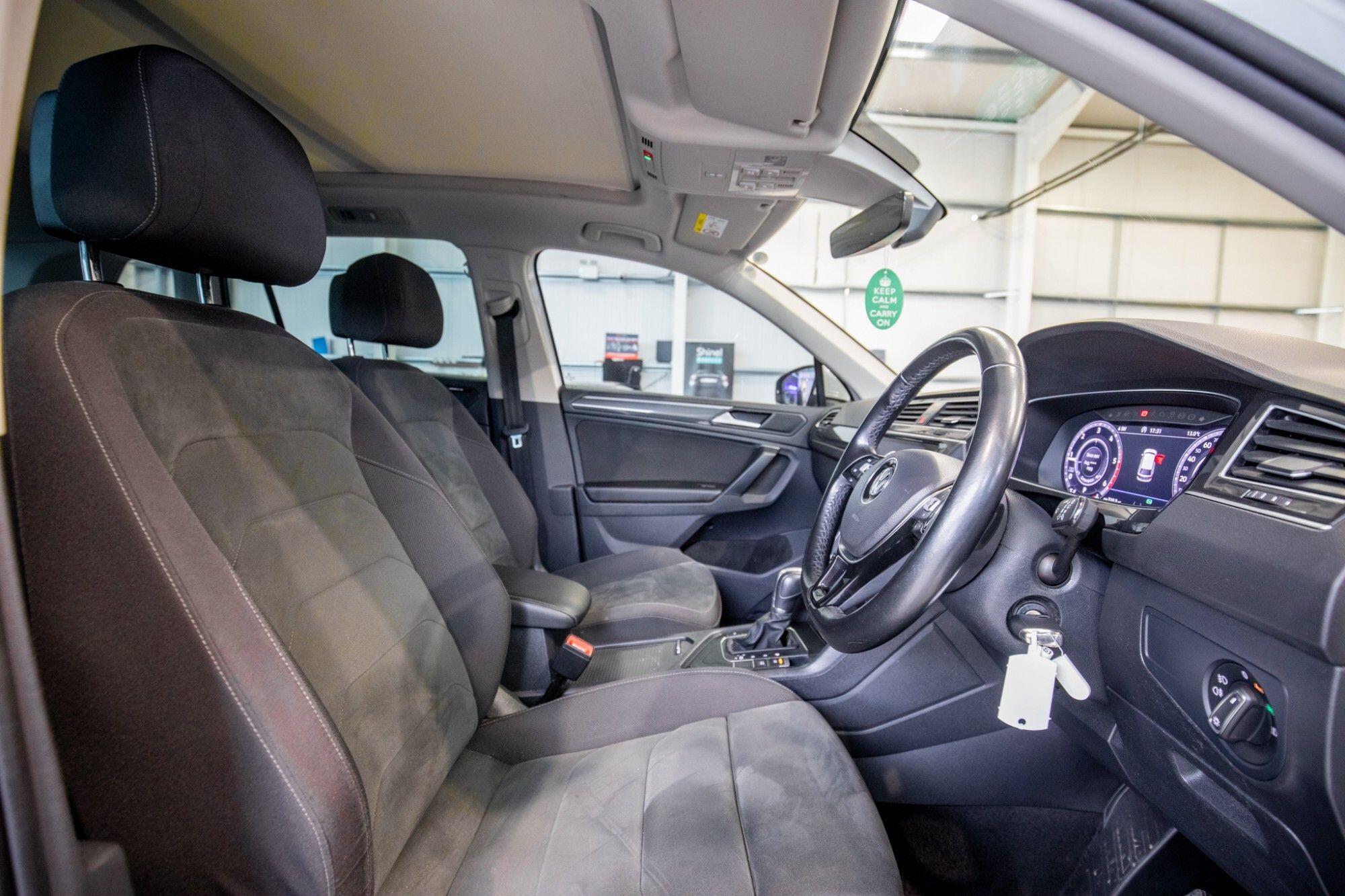Volkswagen Tiguan view 3