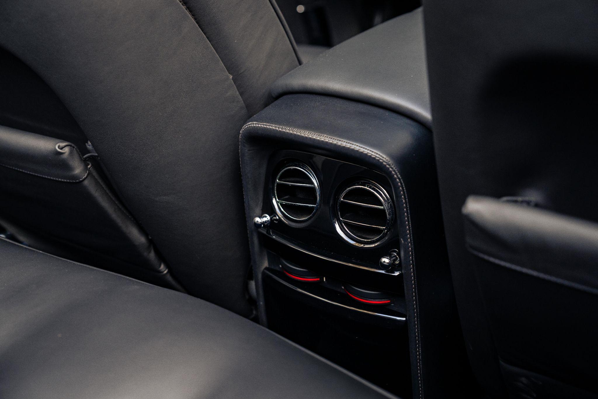 Rolls-Royce Phantom view 33