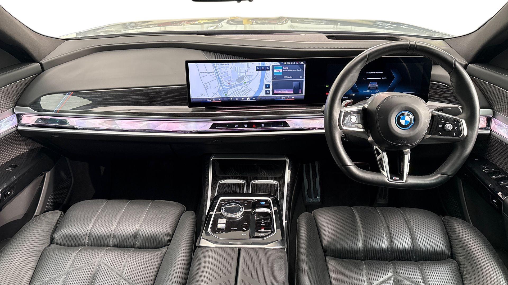BMW I7 view 4