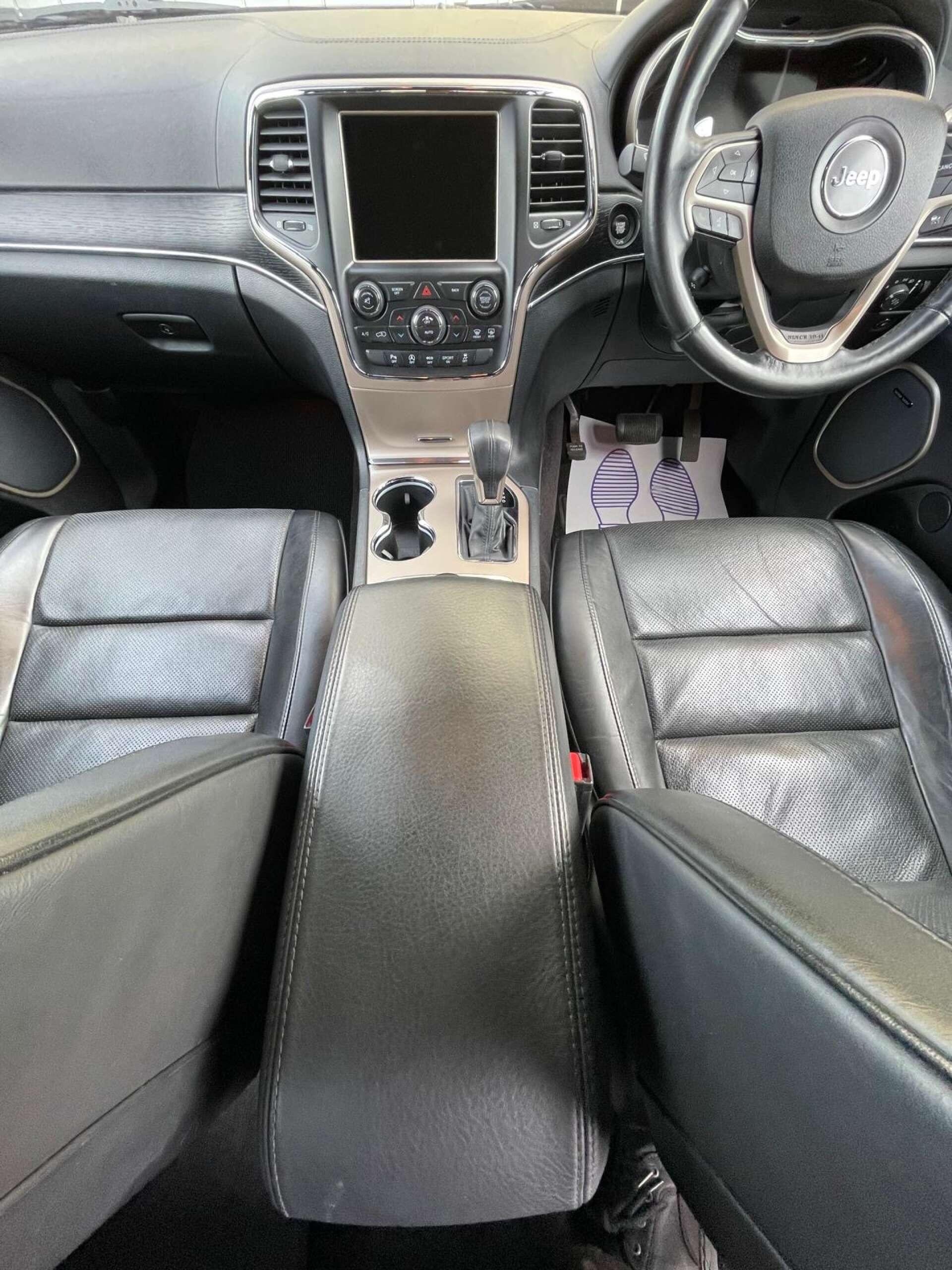 Jeep Grand Cherokee view 22