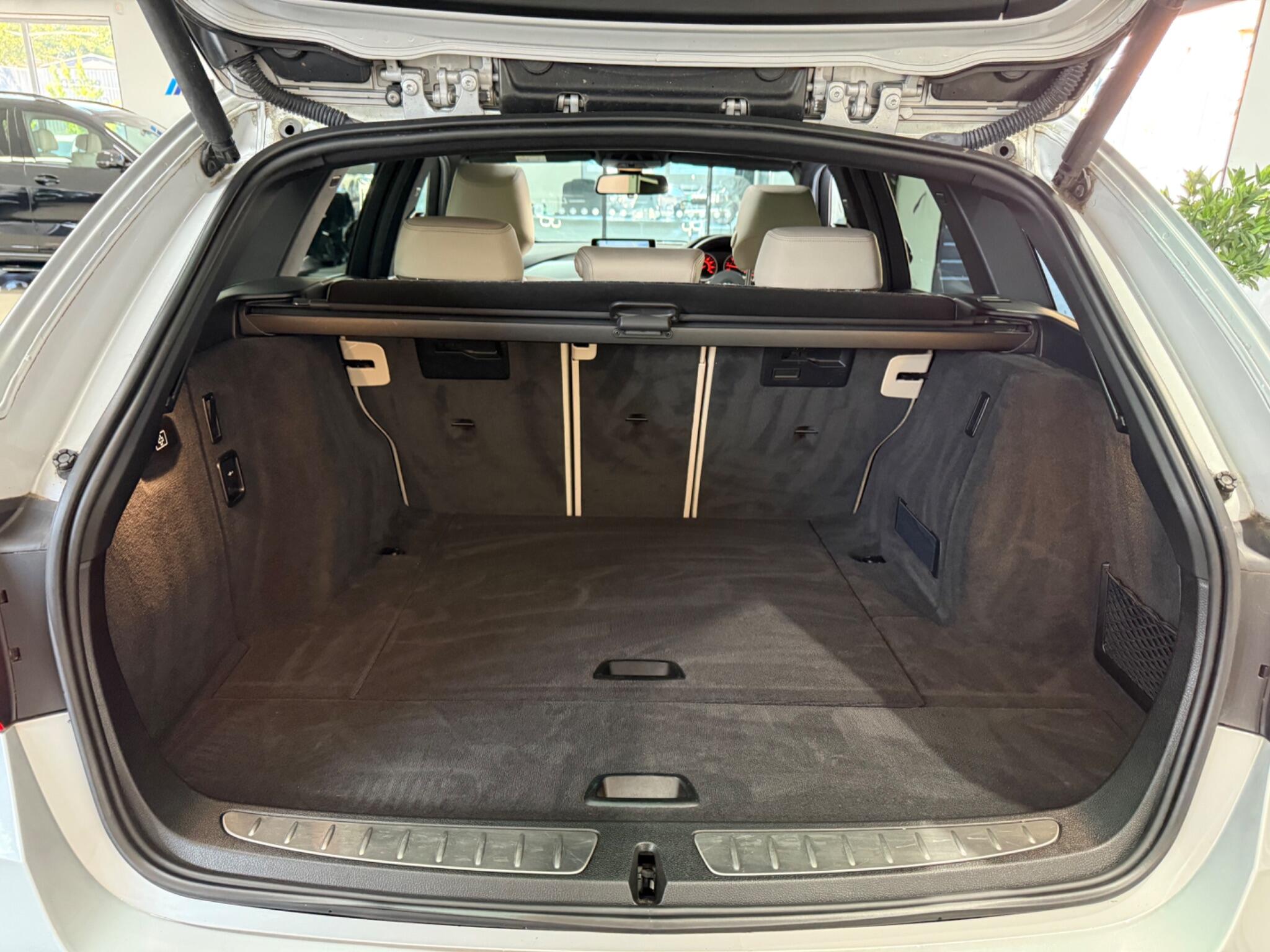 BMW 3 Series view 35
