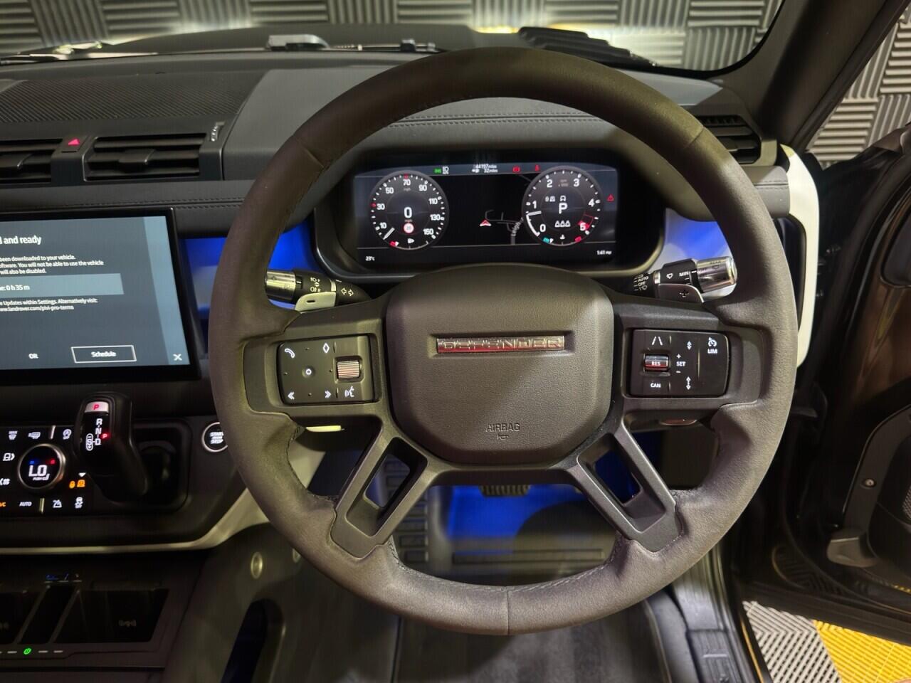 Land Rover Defender 110 view 12