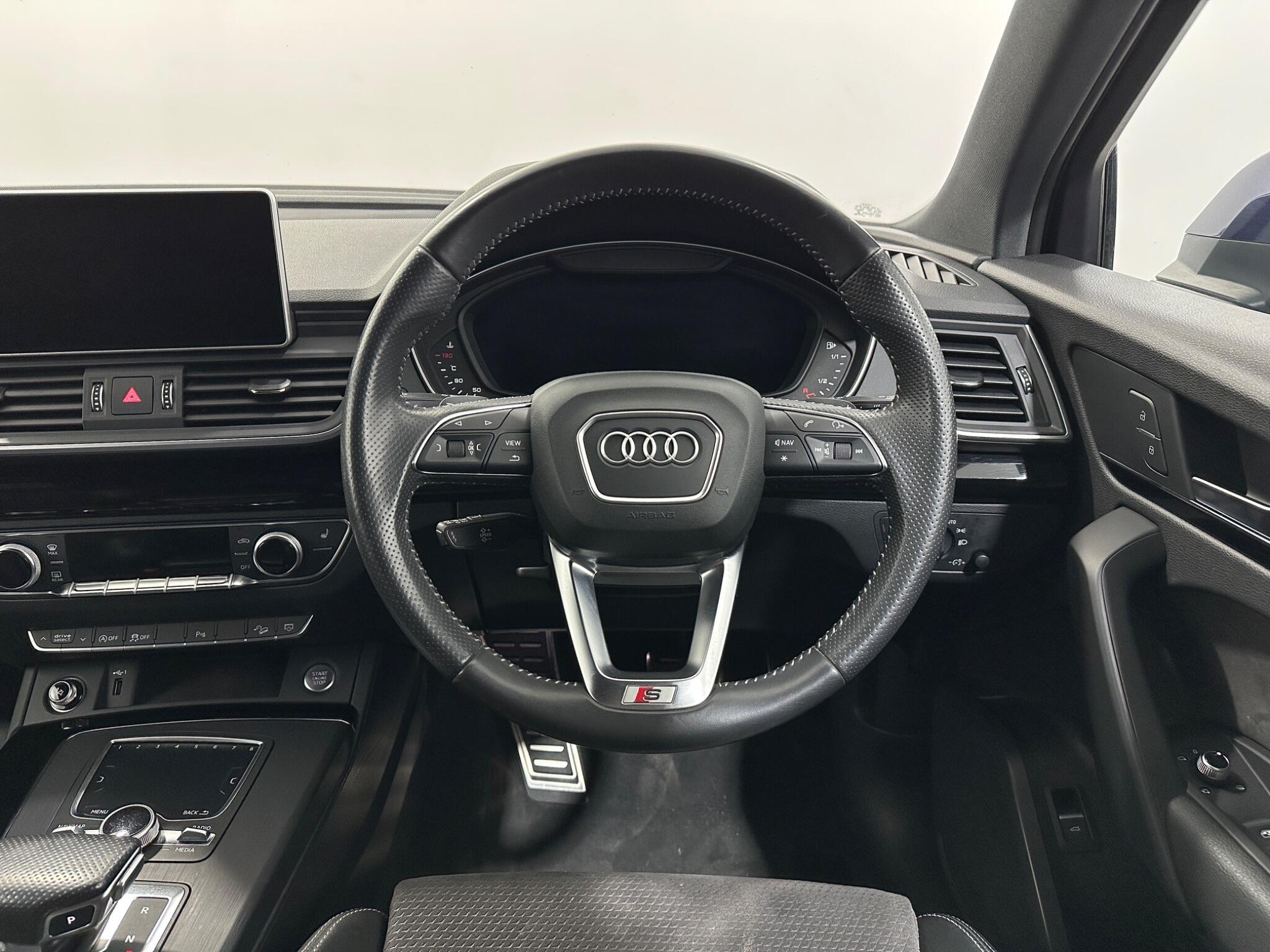 Audi Q5 view 13