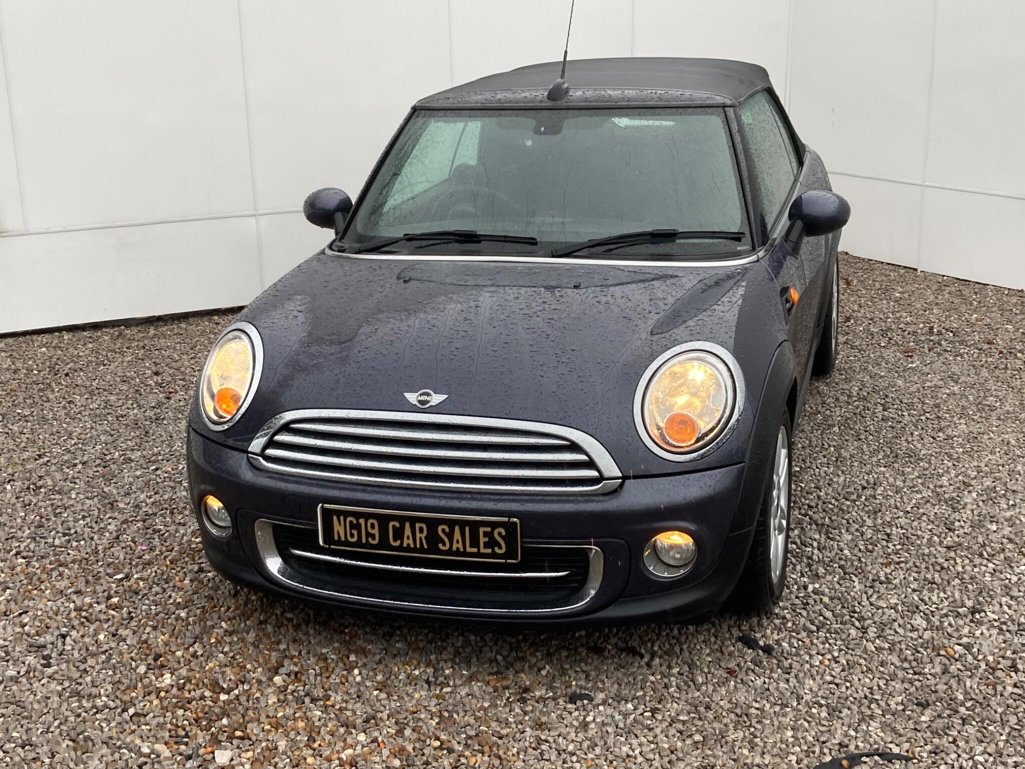 2013 MINI Convertible image 12