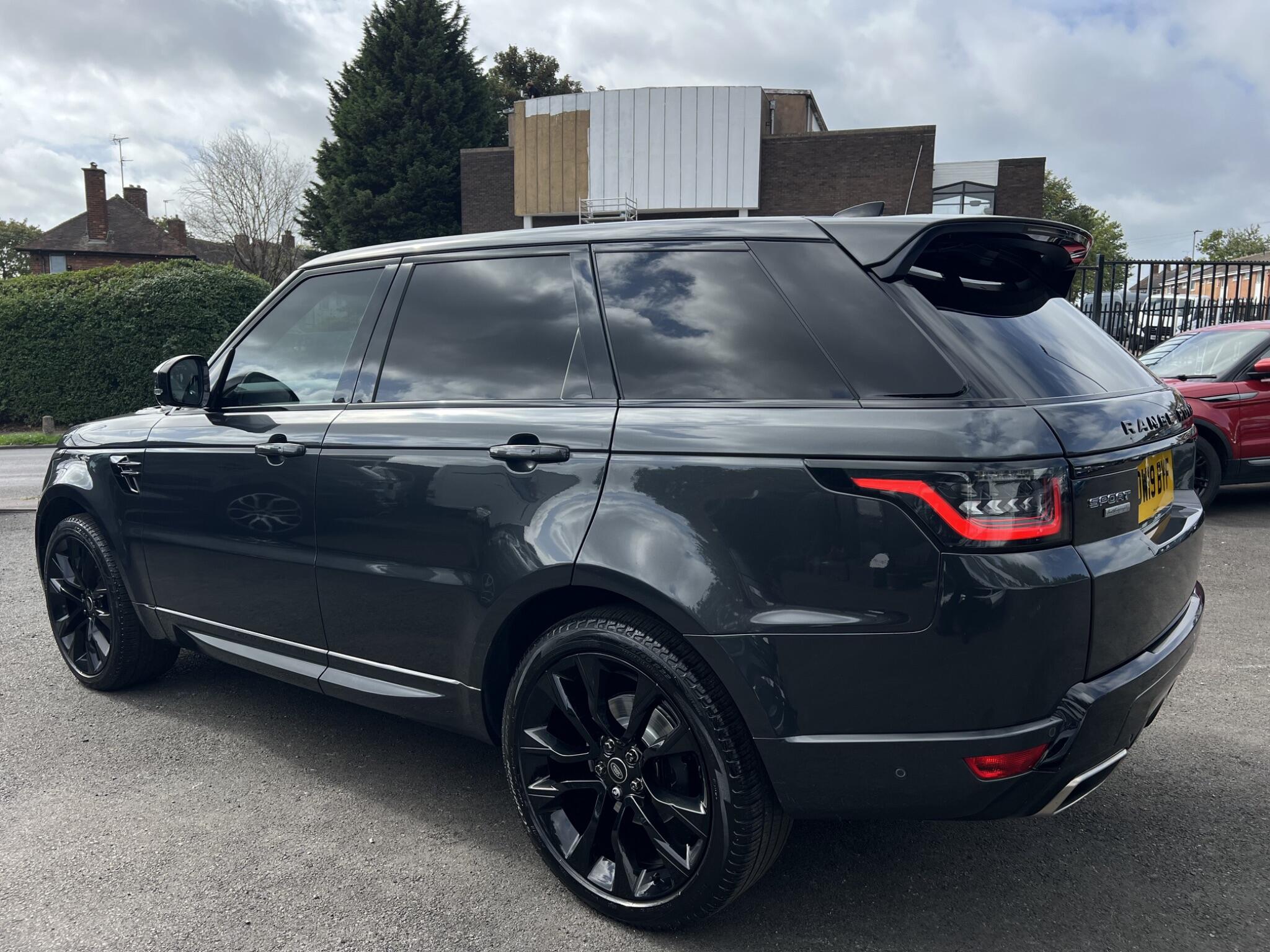 Land Rover Range Rover Sport view 4