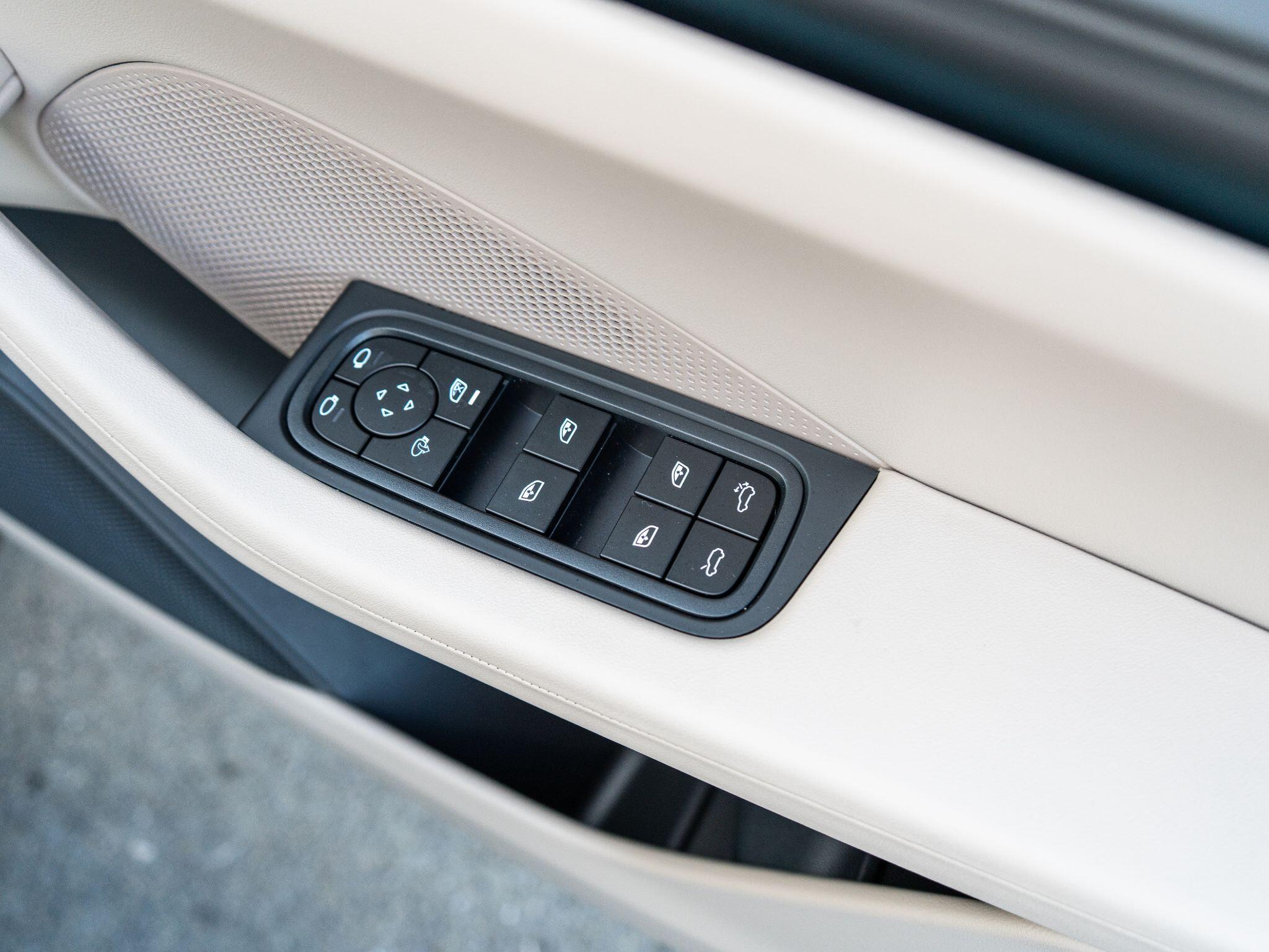 Porsche Macan view 37