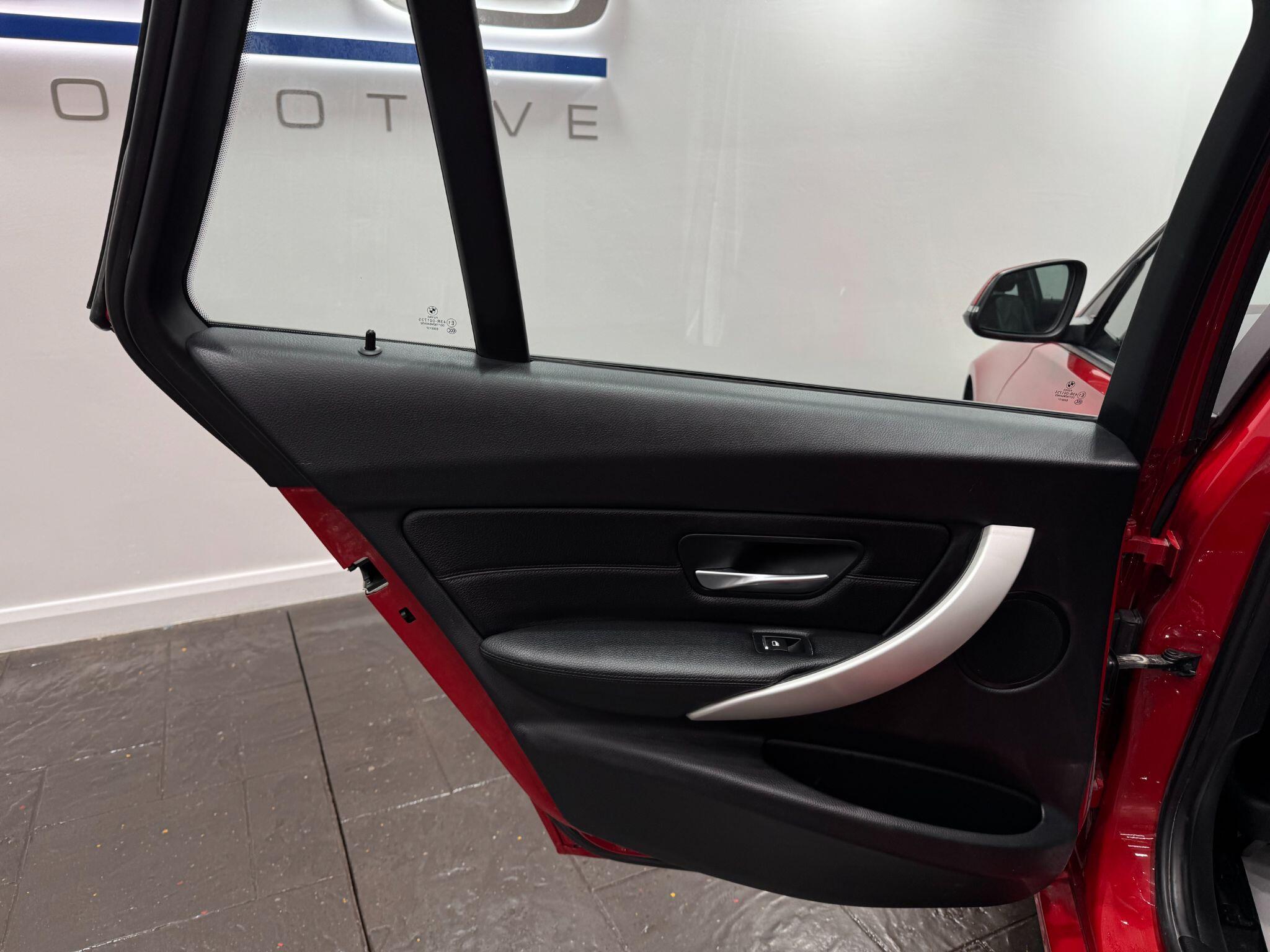 BMW 3 Series view 52