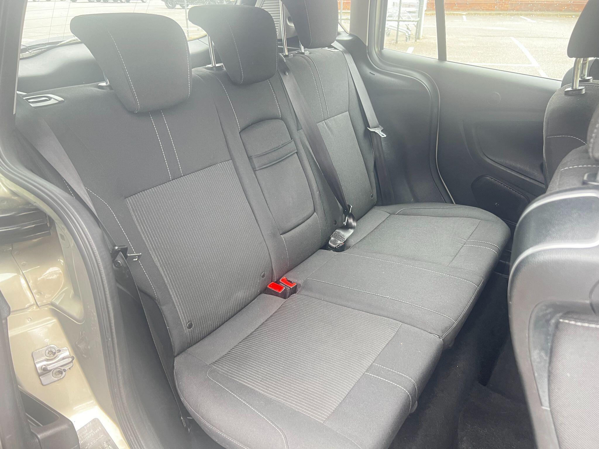 Ford B-Max view 14