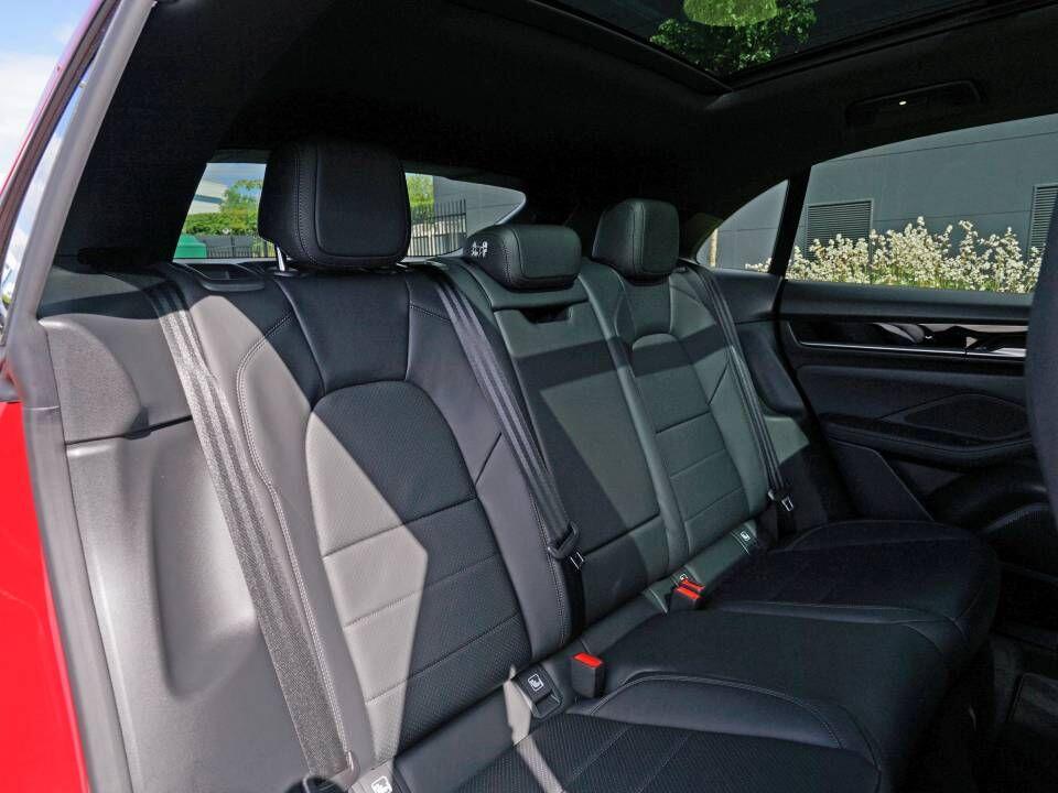 Porsche Macan view 18