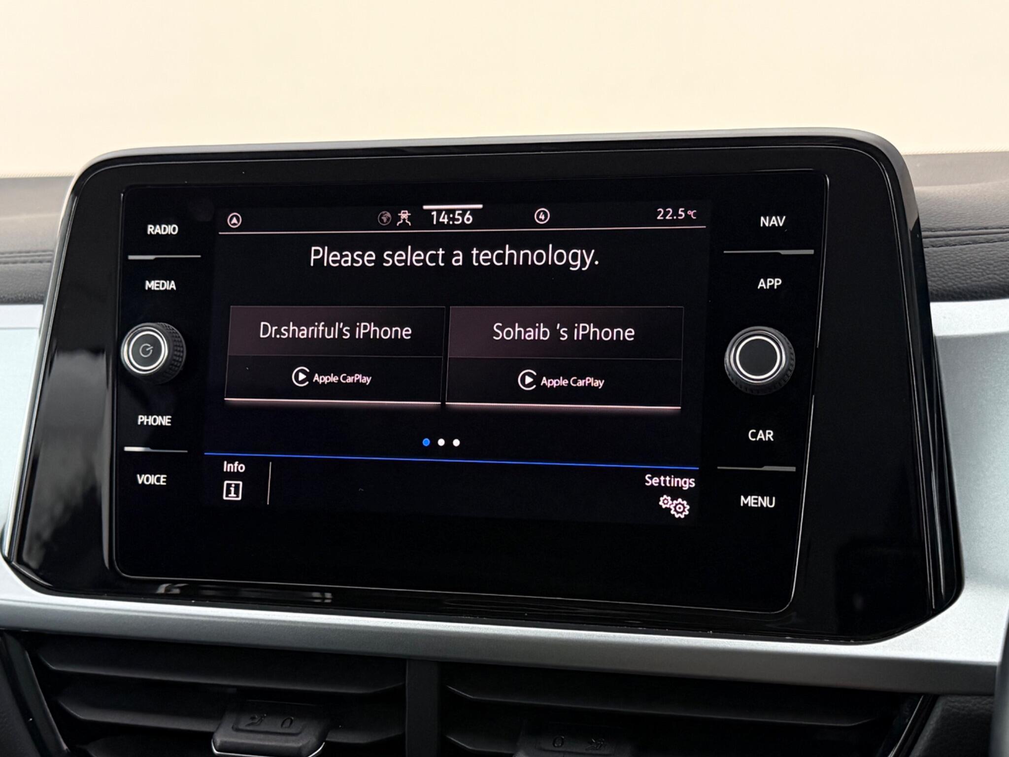 Volkswagen T-Roc view 26