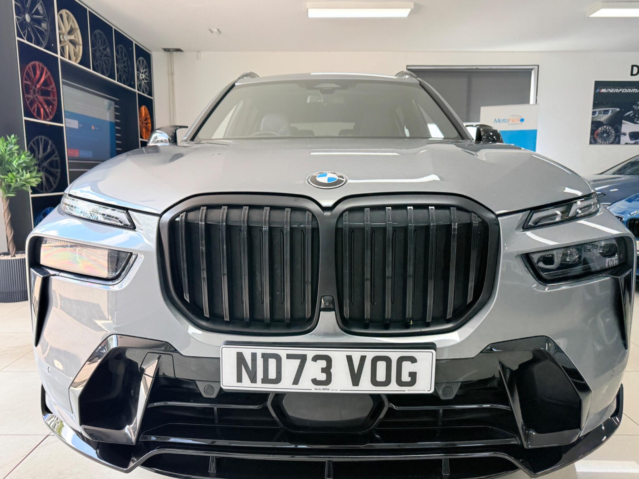 BMW X7 view 25