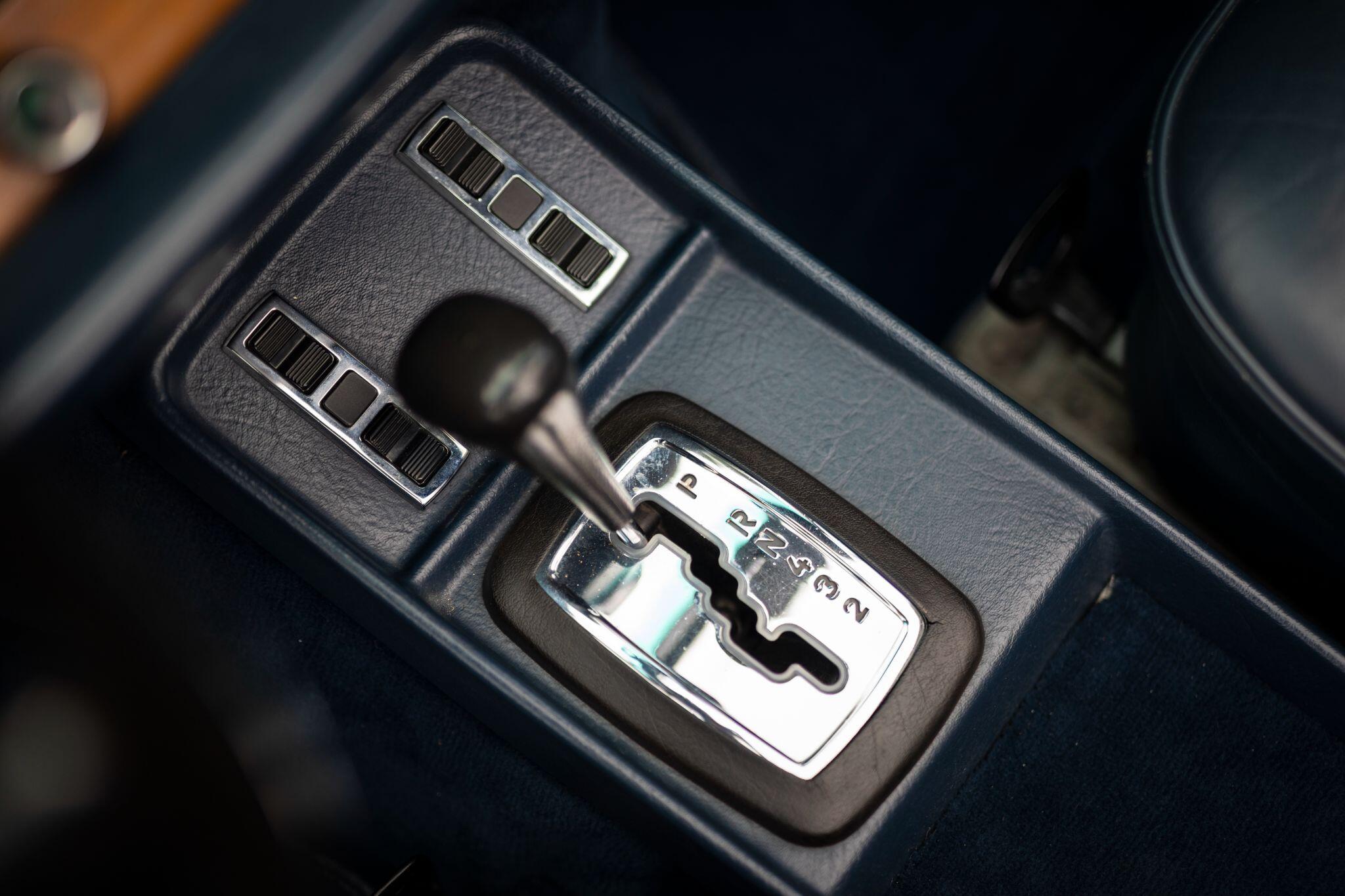 Mercedes-Benz 280 view 22