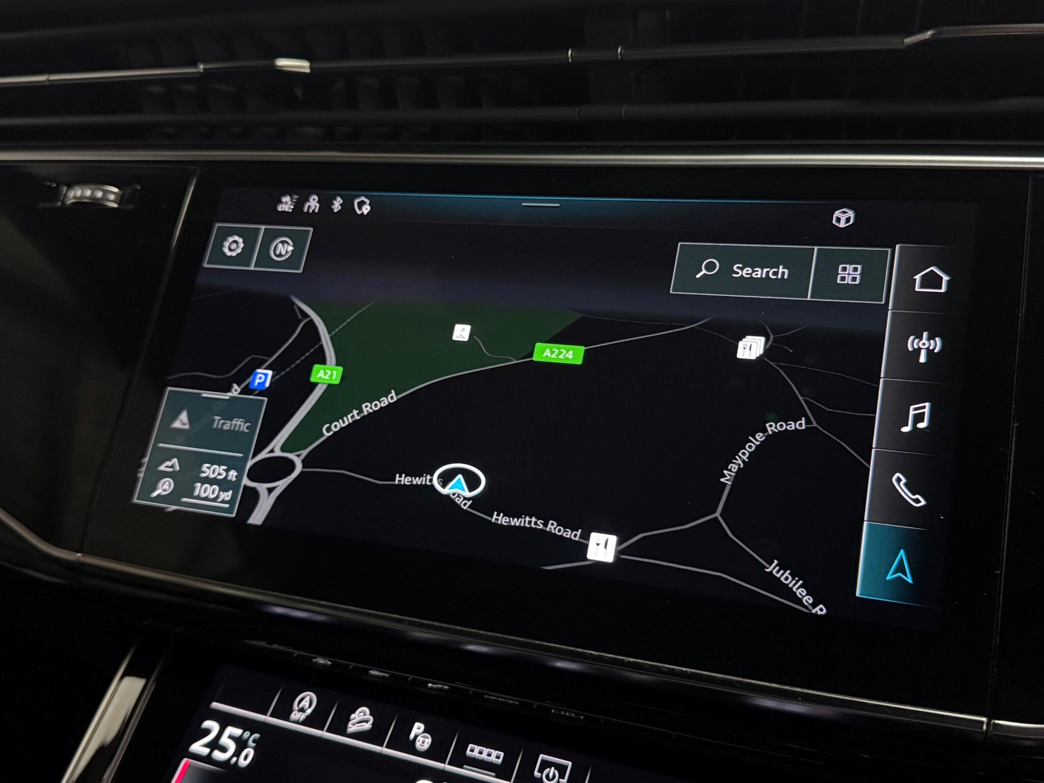 Audi Q8 view 40