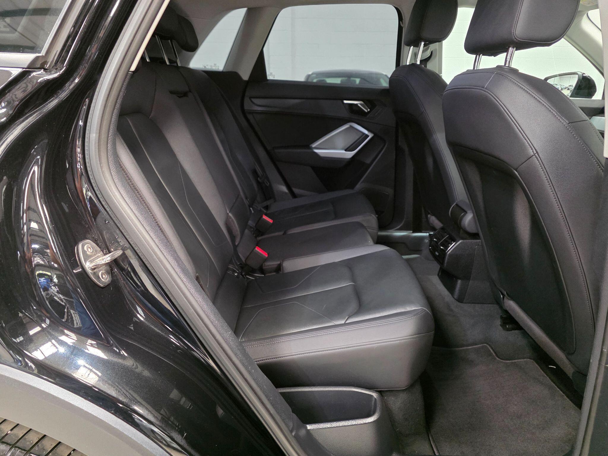 Audi Q3 view 26