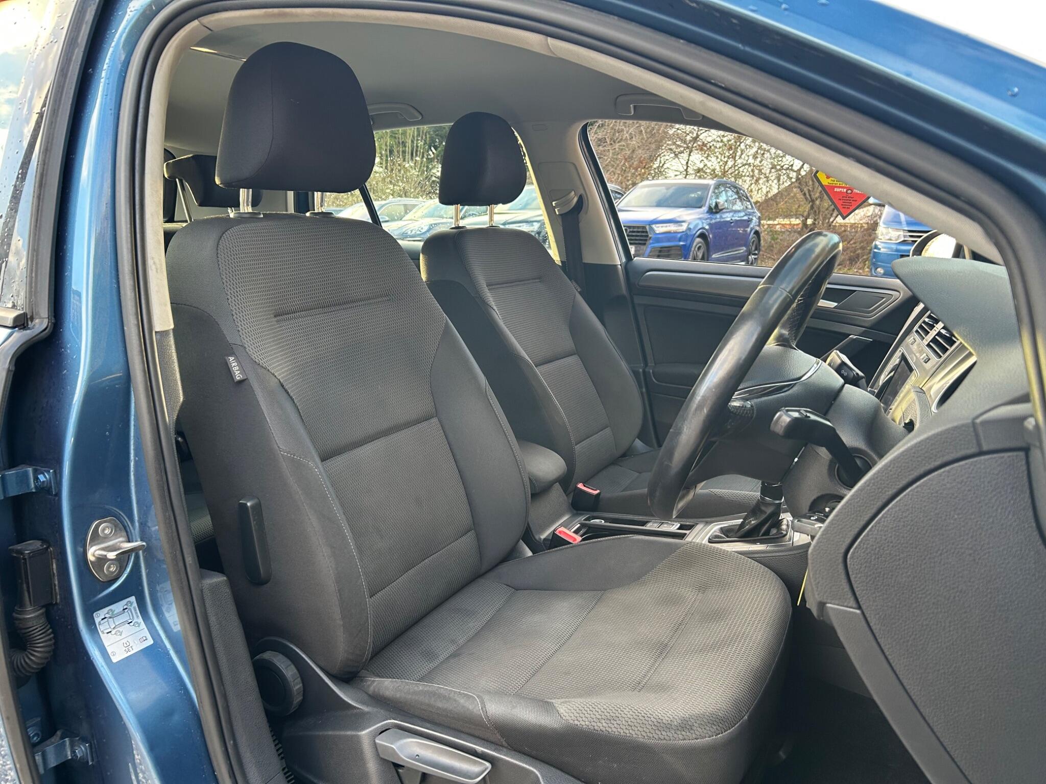 Volkswagen Golf view 29