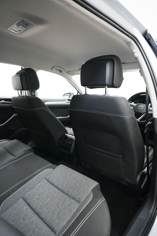 Volkswagen Passat view 13