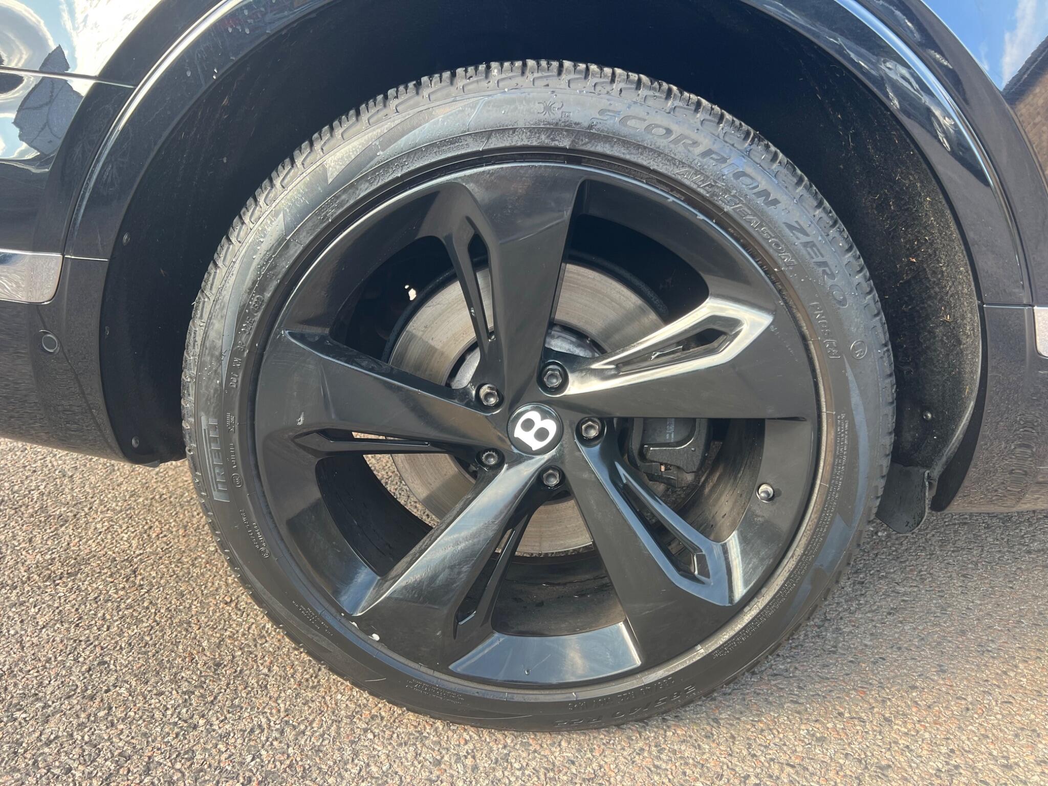 Bentley Bentayga view 5
