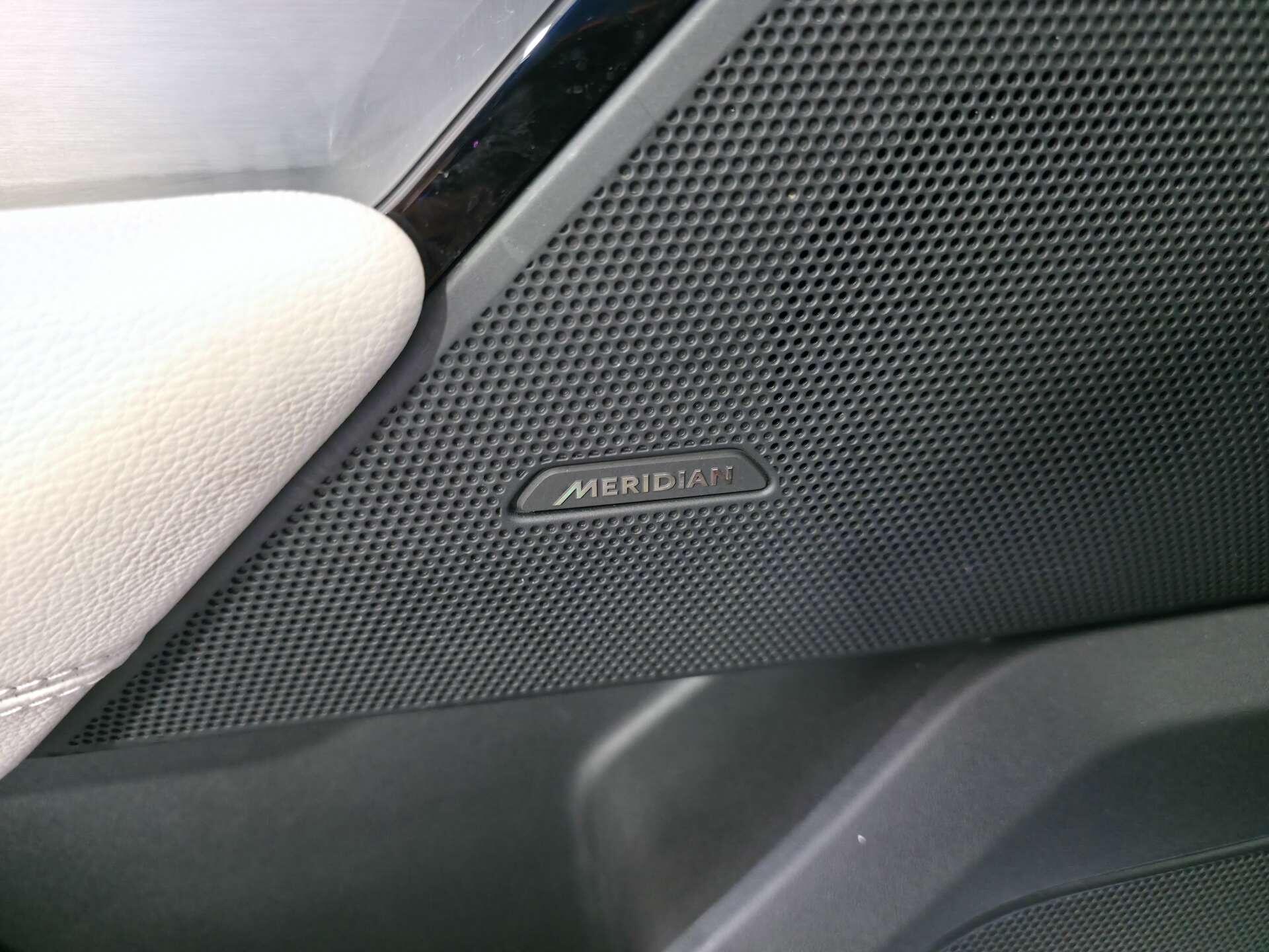 Land Rover Range Rover Velar view 73