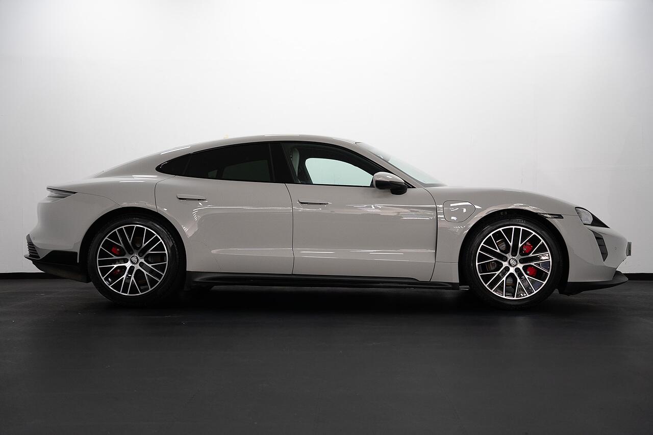 Porsche Taycan view 37