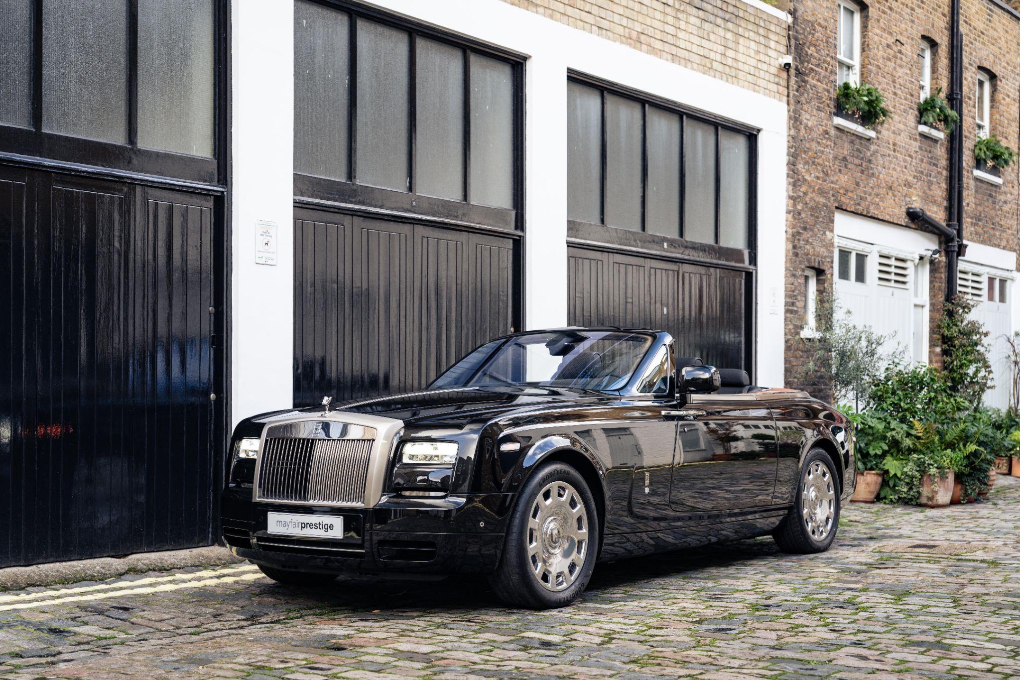 Rolls-Royce Phantom view 2