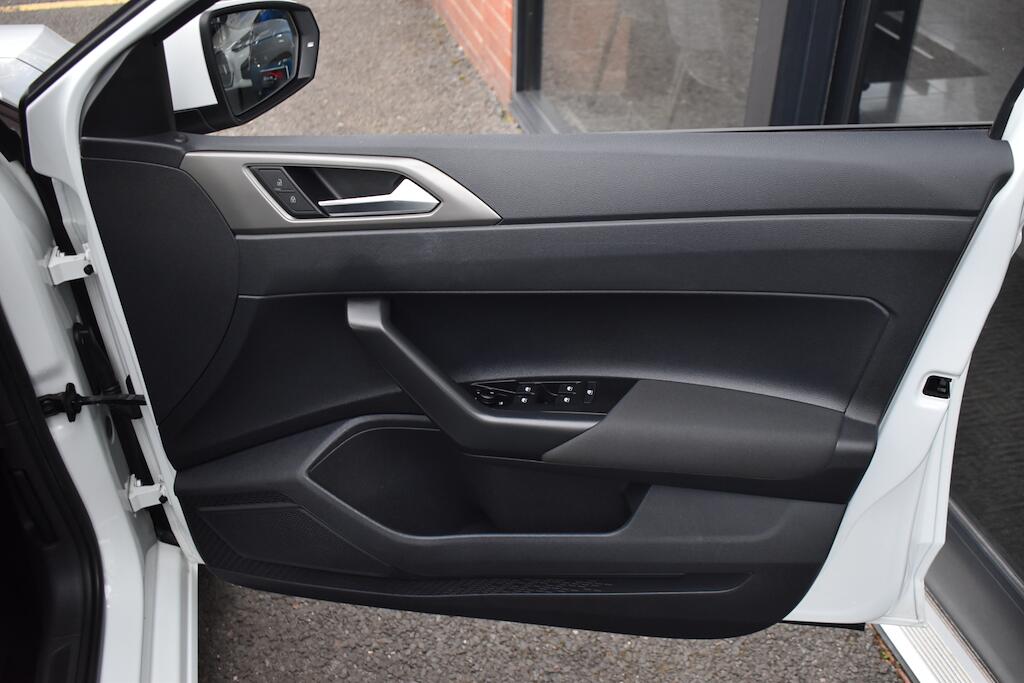 Volkswagen Polo view 26