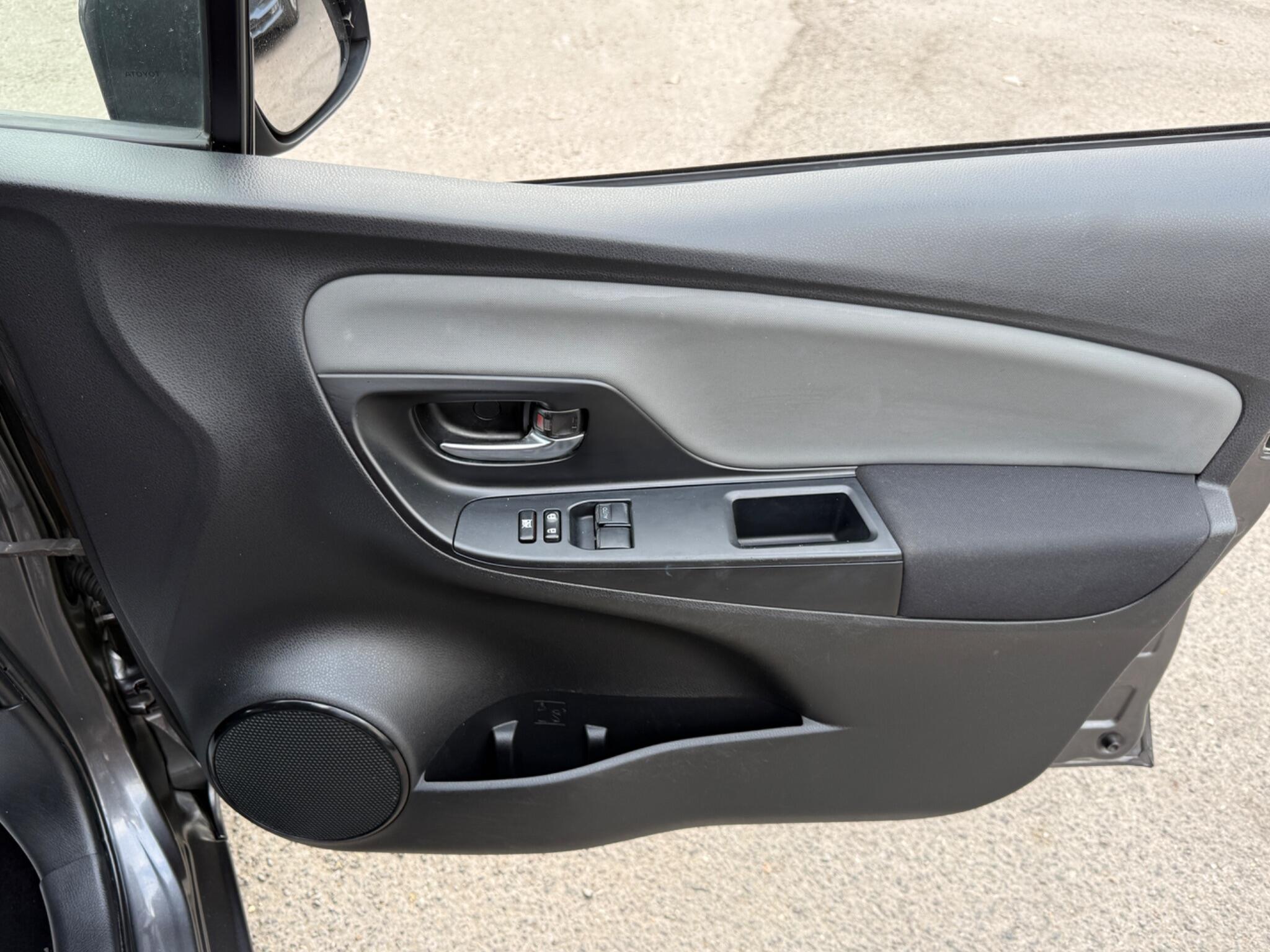 Toyota Yaris - Image 33