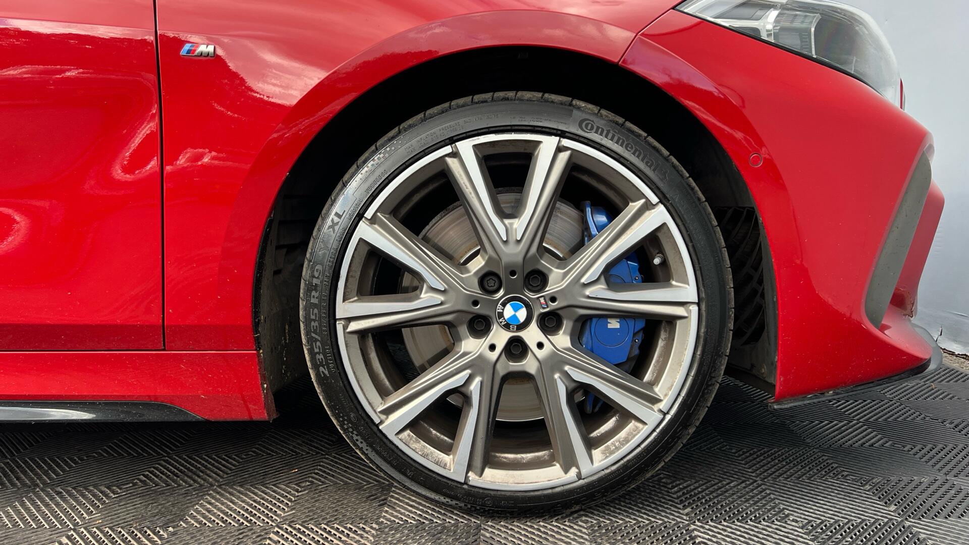 BMW 1 Series view 14